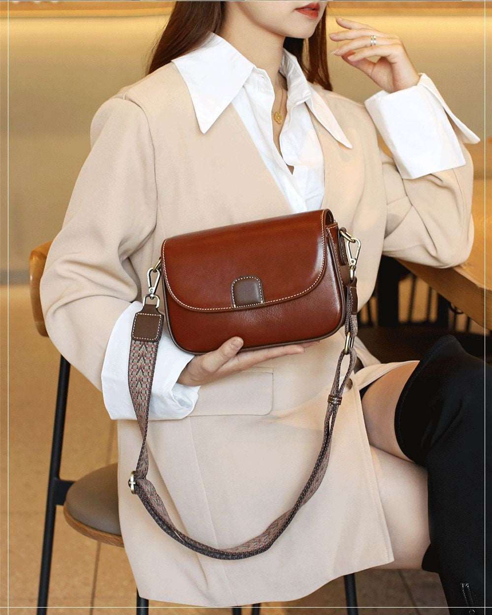 Stylish Compact Leather Crossbody Purse for Women - Fashionable Small Shoulder Bag with Adjustable Strap - Perfect for Travel, Shopping & Everyday Use
