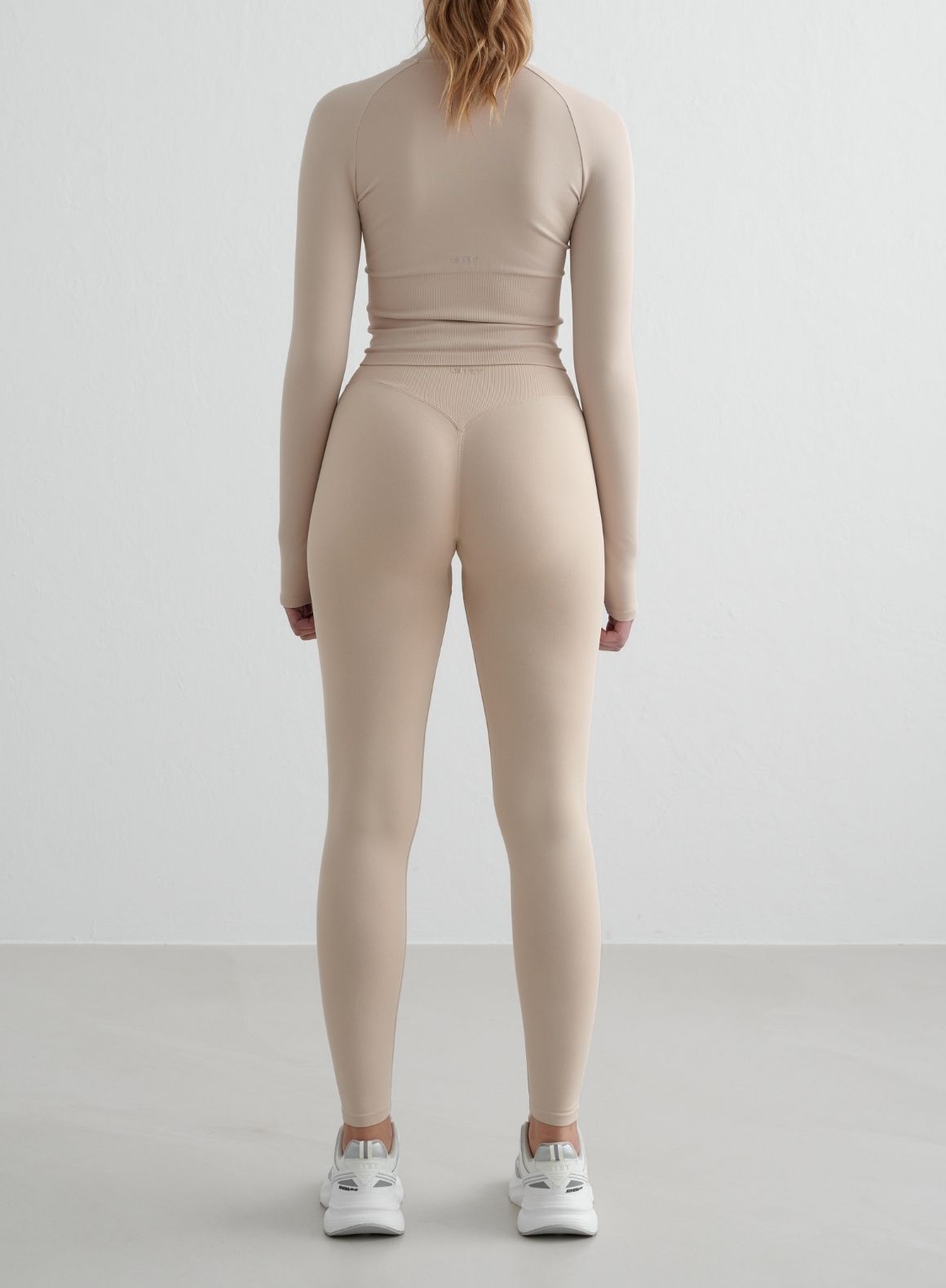 Stylish Clay Color Seamless Zip Jacket for Women - Lightweight & Comfortable for Casual Outings, Travel, and Everyday Wear