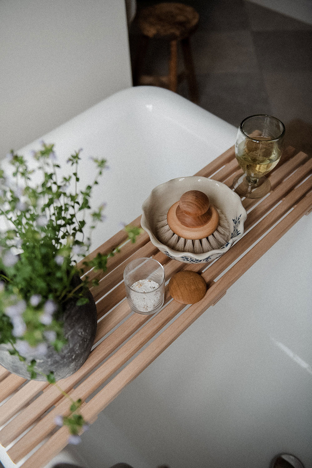 Premium Wooden Bathtub Caddy Tray with Wine Glass Holder & Book Stand - Perfect for Relaxing Bath Time, Spa Days & Self-Care Moments