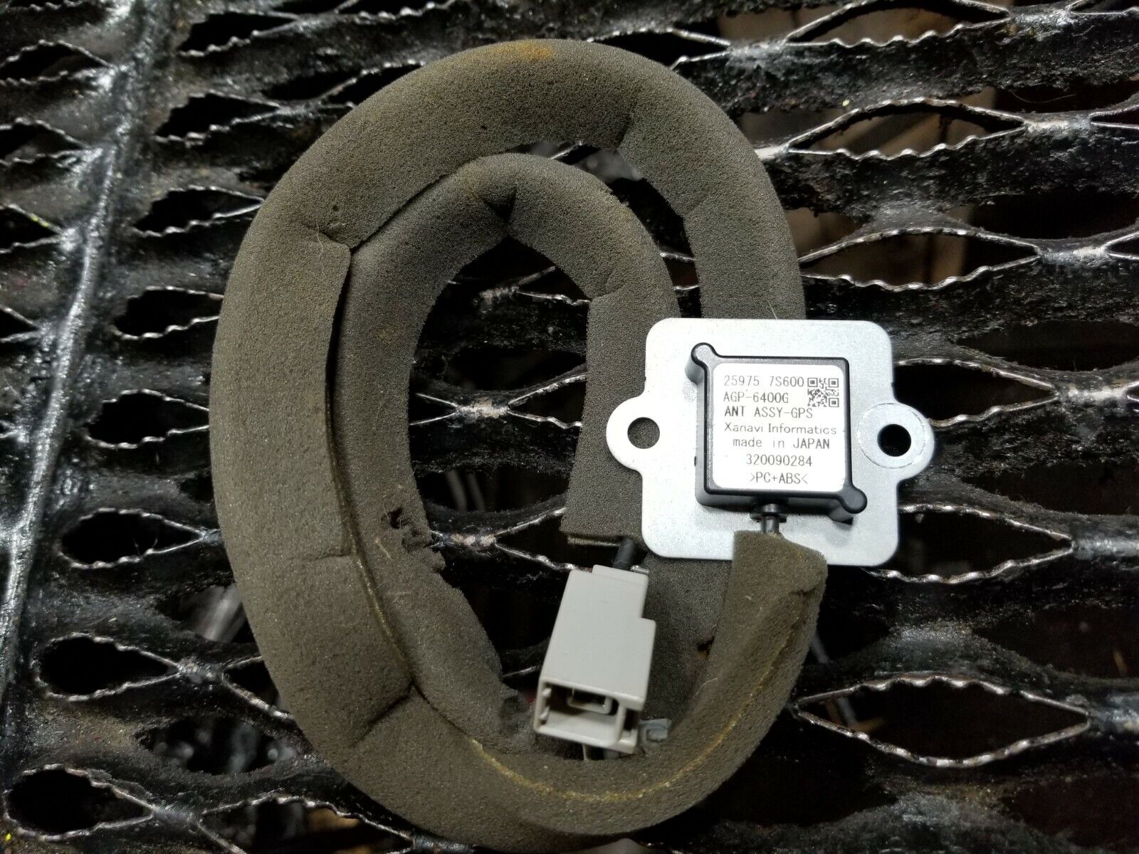 Original & Aftermarket 04-07 Infiniti QX56 GPS Navigation Antenna Module - OEM Replacement Part for Car Audio System Upgrade | Perfect for Road Trips & Daily Commuting