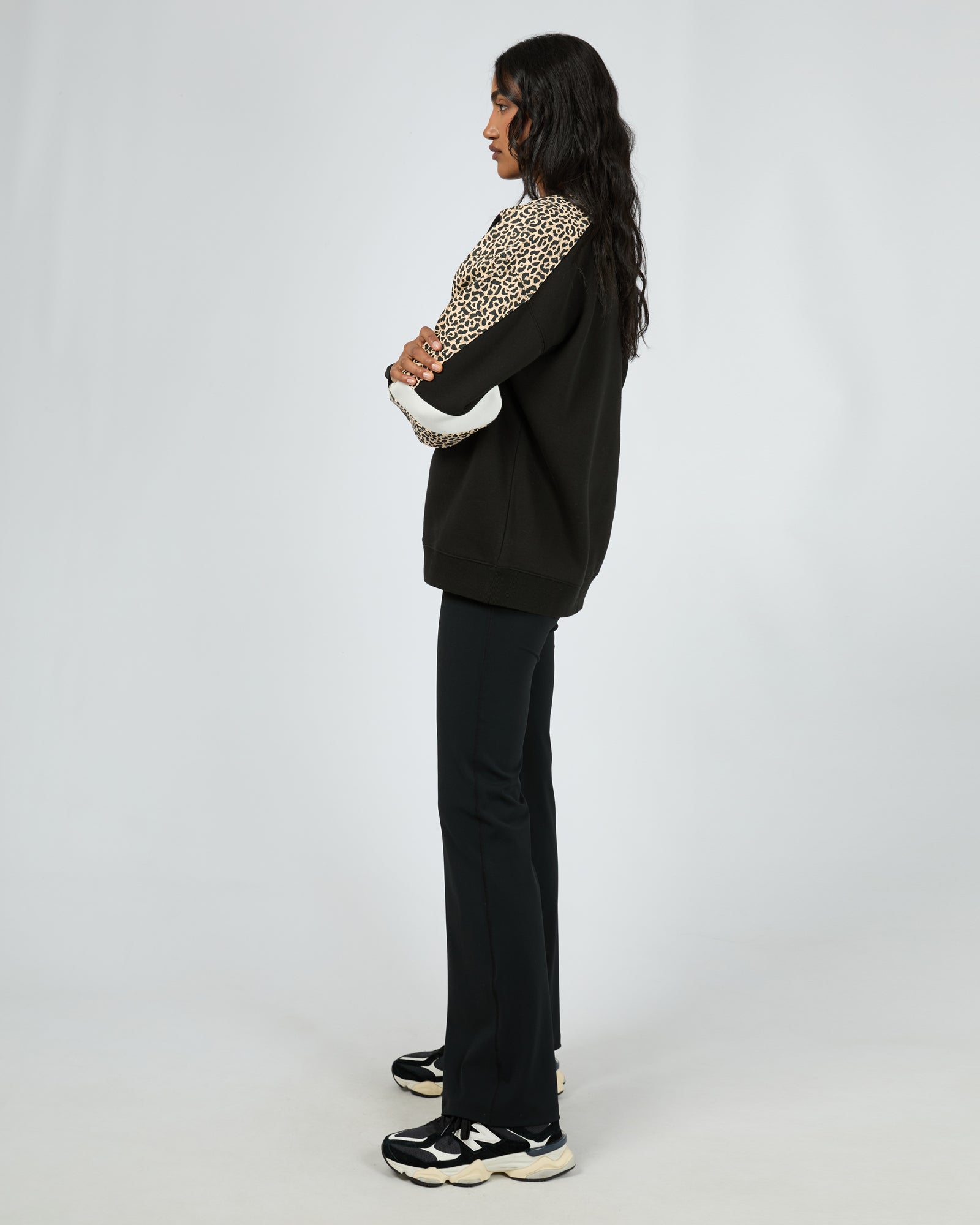 All About Eve Savannah Oversized Black Crewneck Sweatshirt - Cozy & Stylish Loungewear for Women