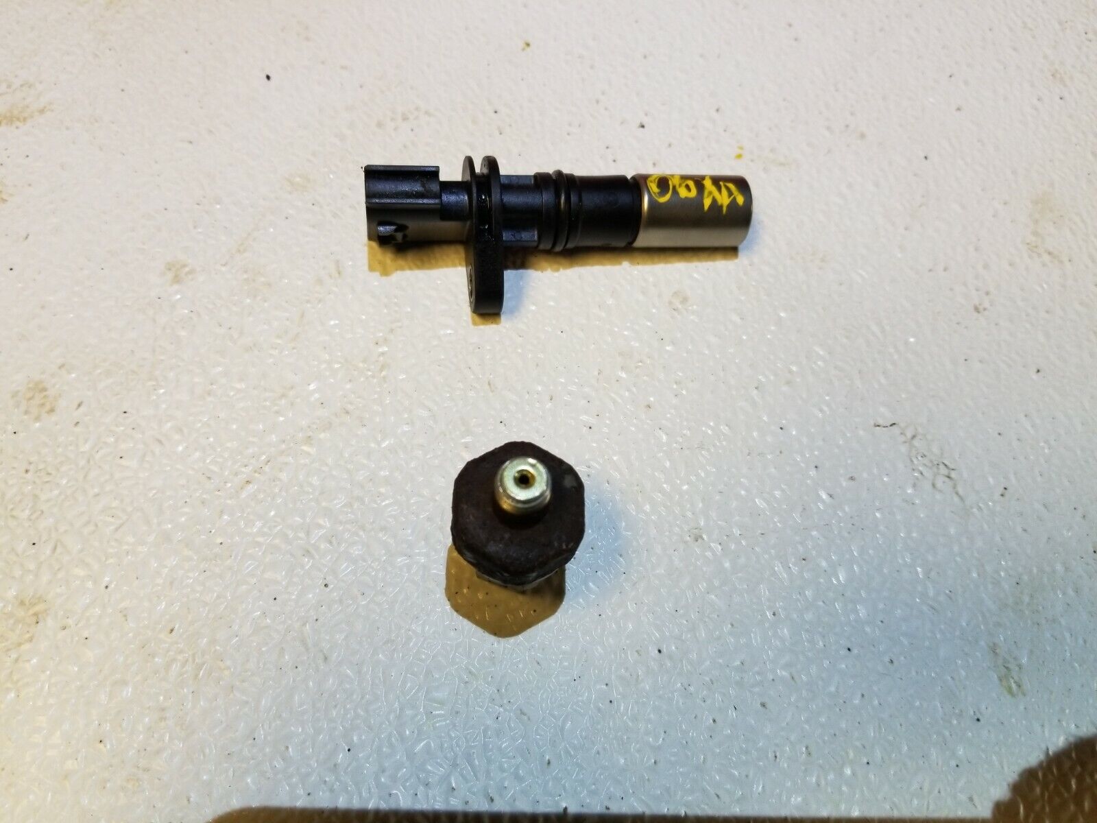 04 05 06 Scion XA 1.5L Engine Crankshaft Knock & Oil Pressure Sensor Set - OEM 3-Piece Replacement (1NZ-FXE) - Perfect for Engine Maintenance & Performance Tuning