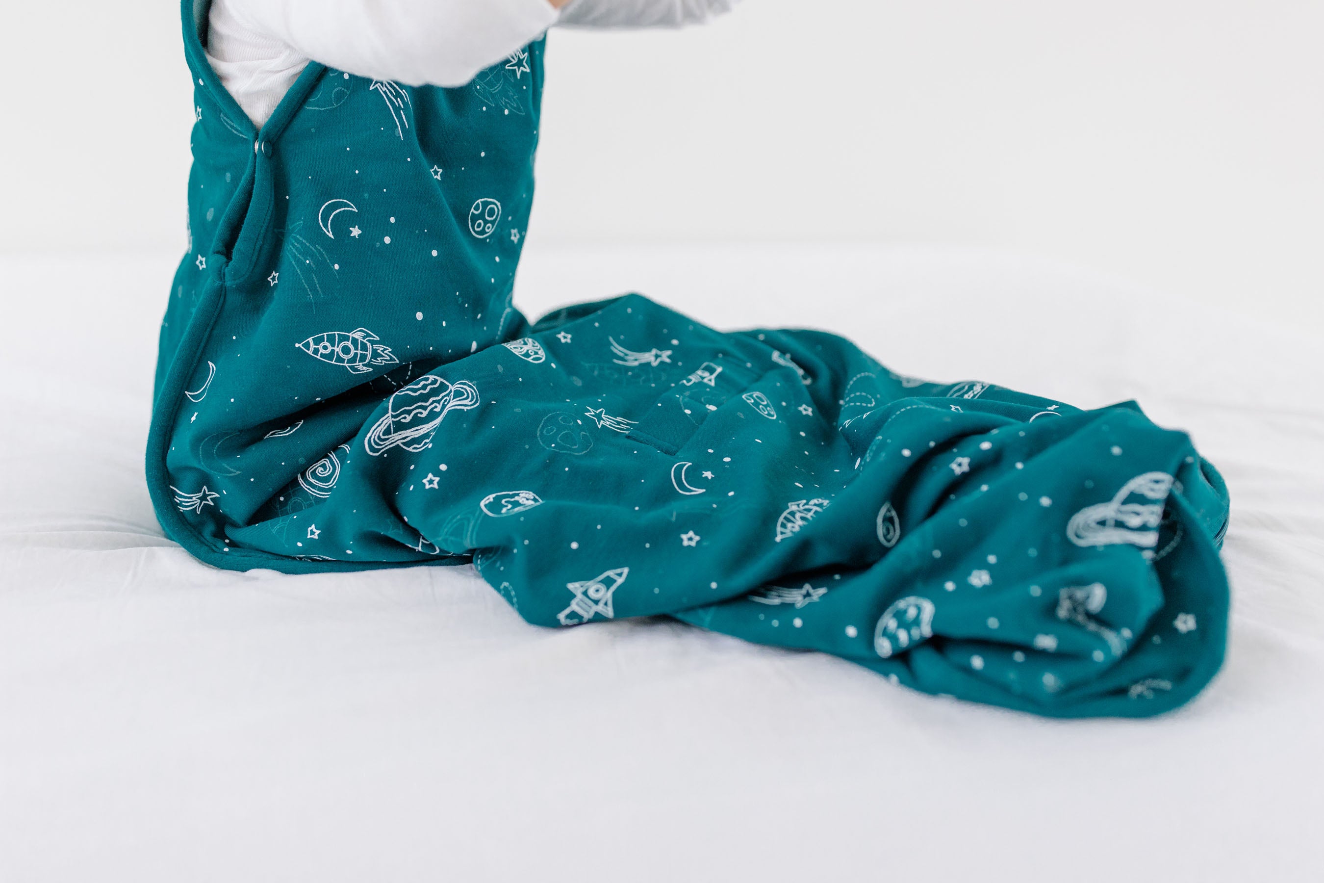 4 Season Baby Sleep Sack - Merino Wool & Organic Cotton Sleeping Bag for Toddlers 2-4 Years - Glow in The Dark Stars Design - Perfect for Nursery, Daycare & Travel