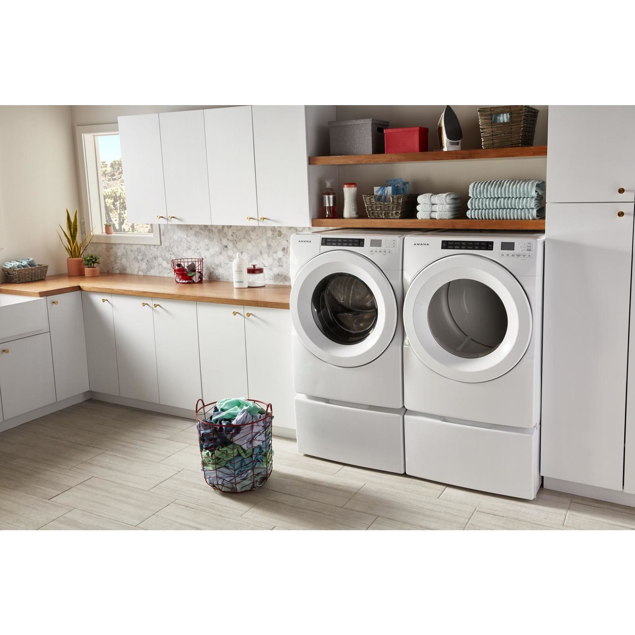 Amana NGD5800HW White Gas Dryer - High Efficiency, Large Capacity for Home Laundry - Perfect for Families & Heavy Loads