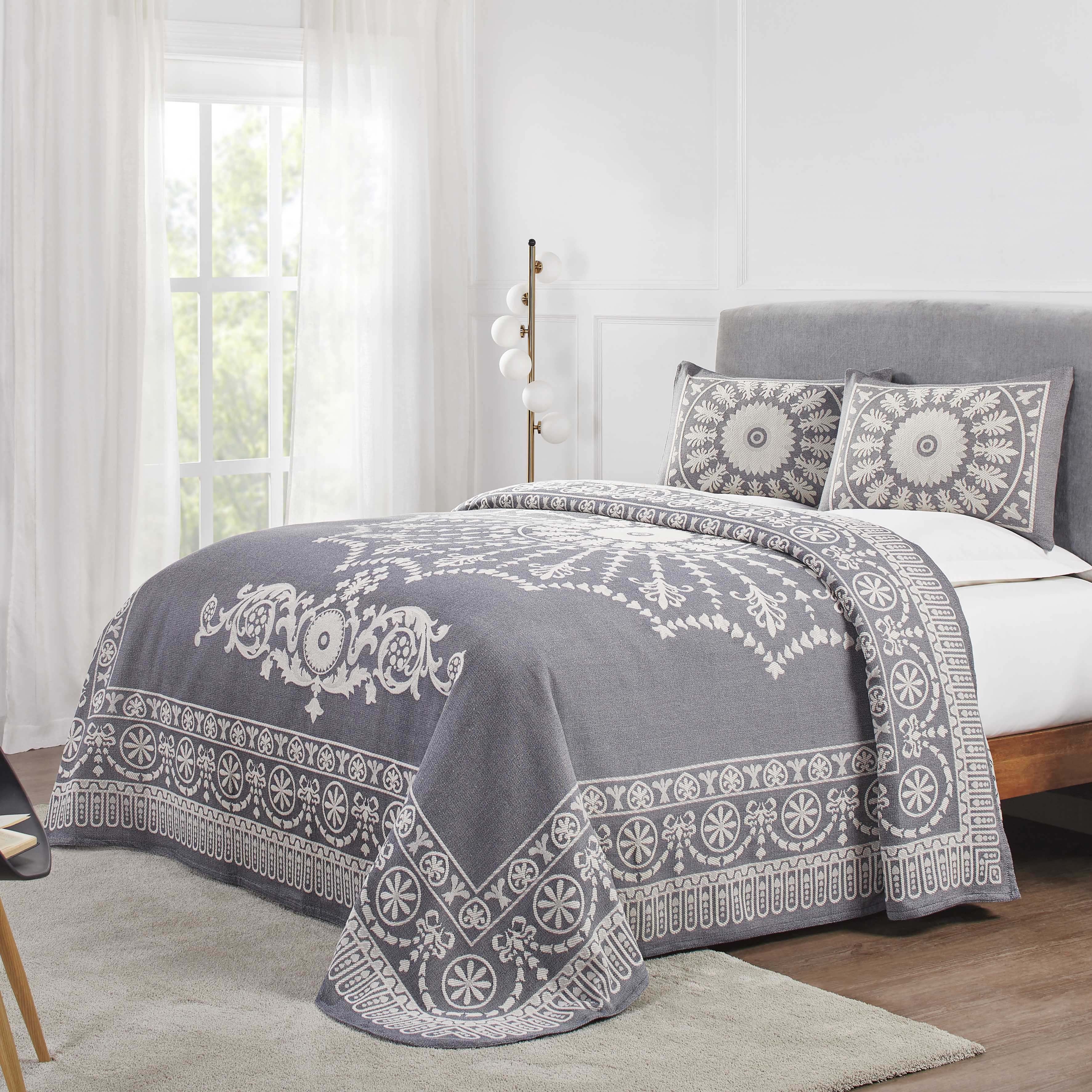 Traditional Medallion Cotton Blend Woven Jacquard Bedspread Set - Queen Size Luxury Bedding for Master Bedroom - Perfect for Home Decor, Guest Room & Hotel Use