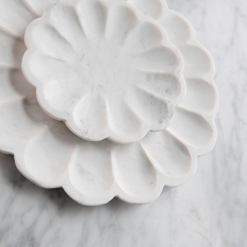 Elegant Scalloped Marble Serving Tray - Perfect for Home Decor, Jewelry Display & Bathroom Organization | Stylish Decorative Tray for Coffee Table, Vanity & Gift Giving