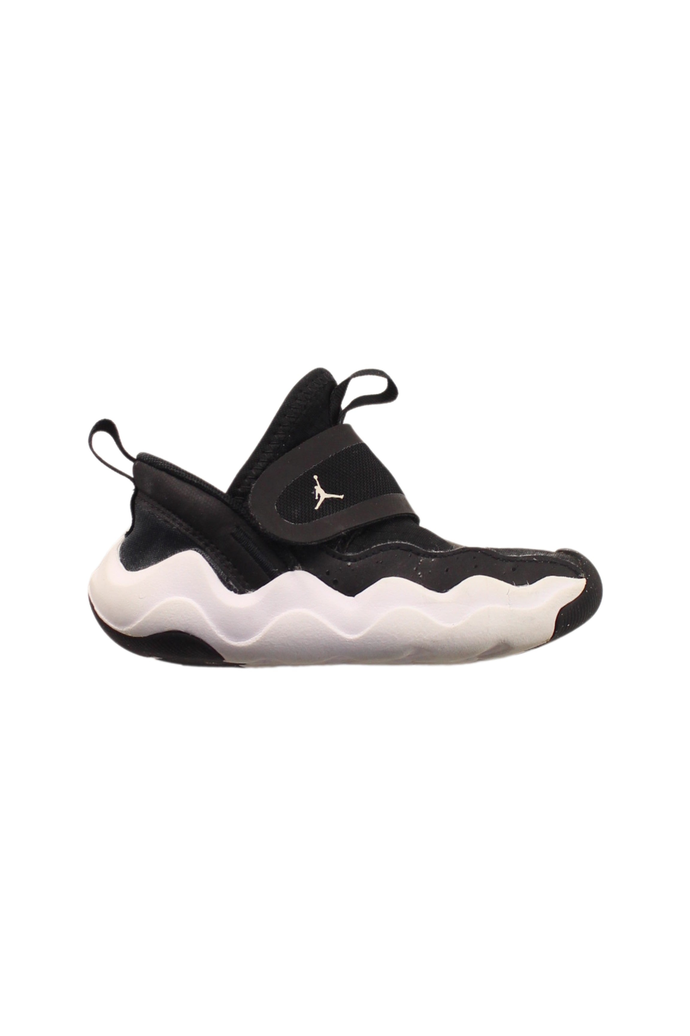 Air Jordan Retro Sneakers for Men - Size EU23 (US Men's 5.5) - Basketball Shoes for Performance & Street Style - Perfect for Court Games & Casual Wear
