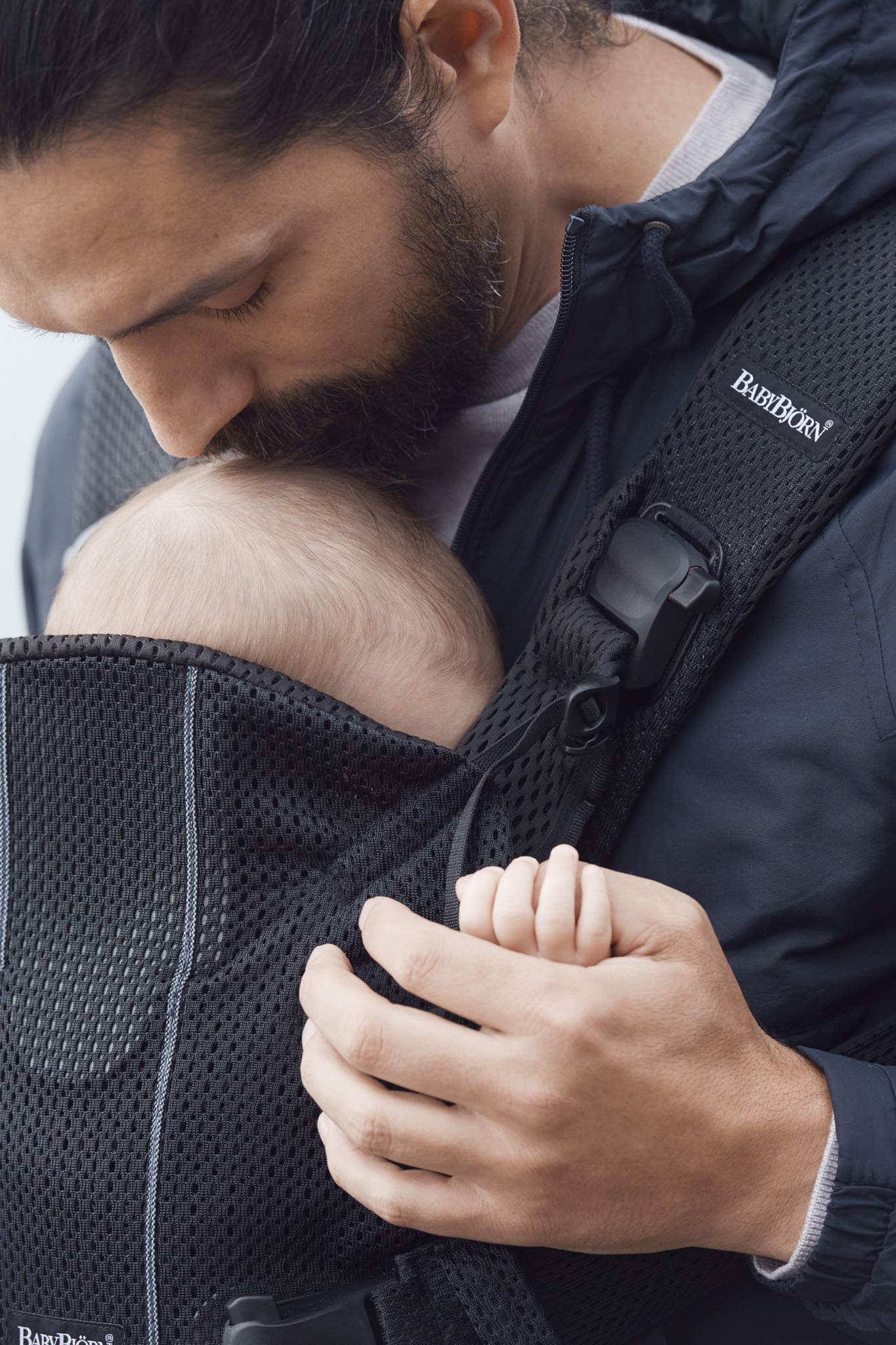BabyBjörn New Baby Carrier One Air 2019 Edition - Breathable Mesh Baby Carrier in Black, One Size (098025US) | Ergonomic Design for Newborns to Toddlers | Perfect for Outdoor Walks, Shopping & Travel