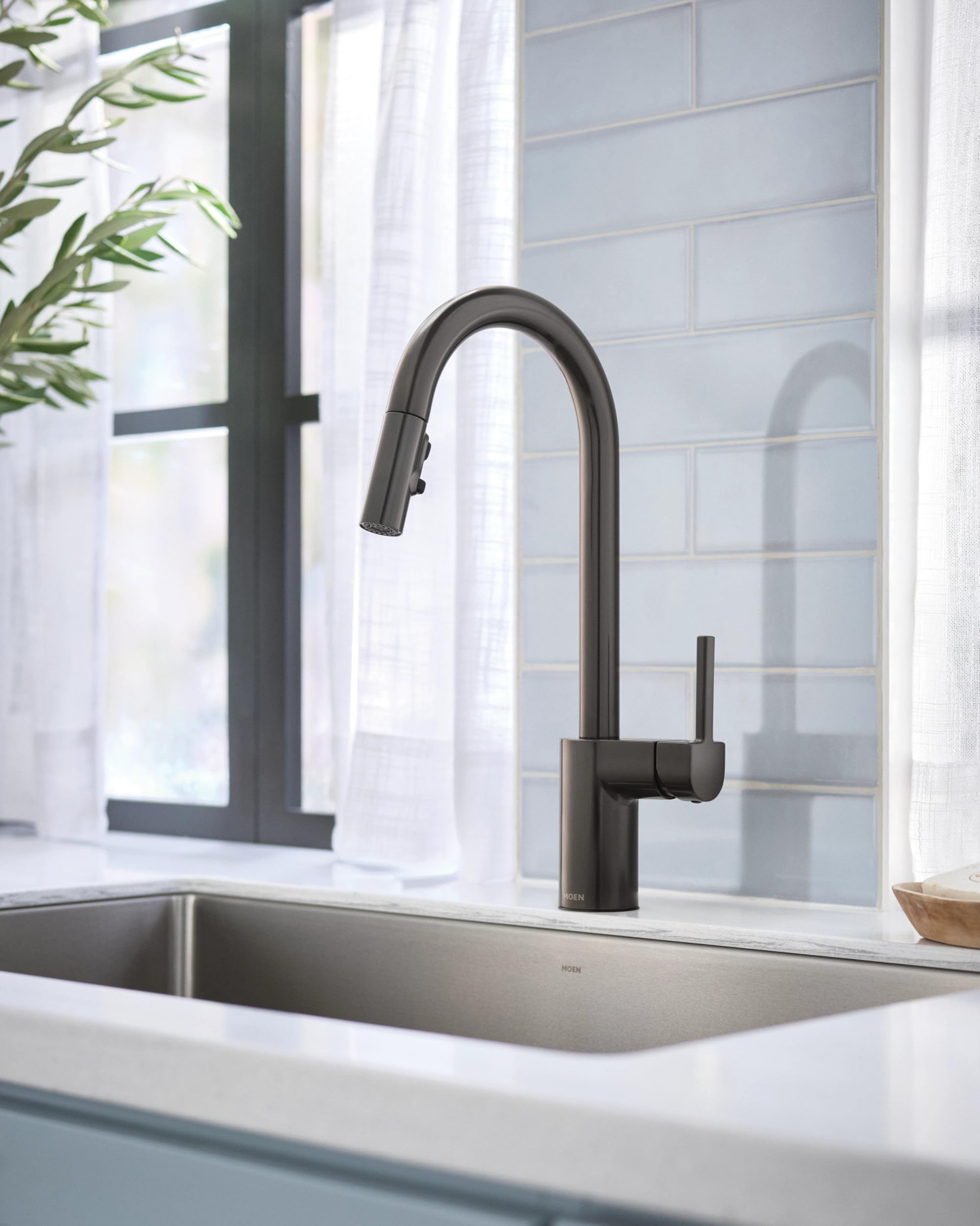 Moen 7565BLS Black Stainless Steel One-Handle Pull Down Kitchen Faucet with Reflex & Power Clean Spray Technology | Spot Resist Finish | Modern Design for Home & Restaurant Use