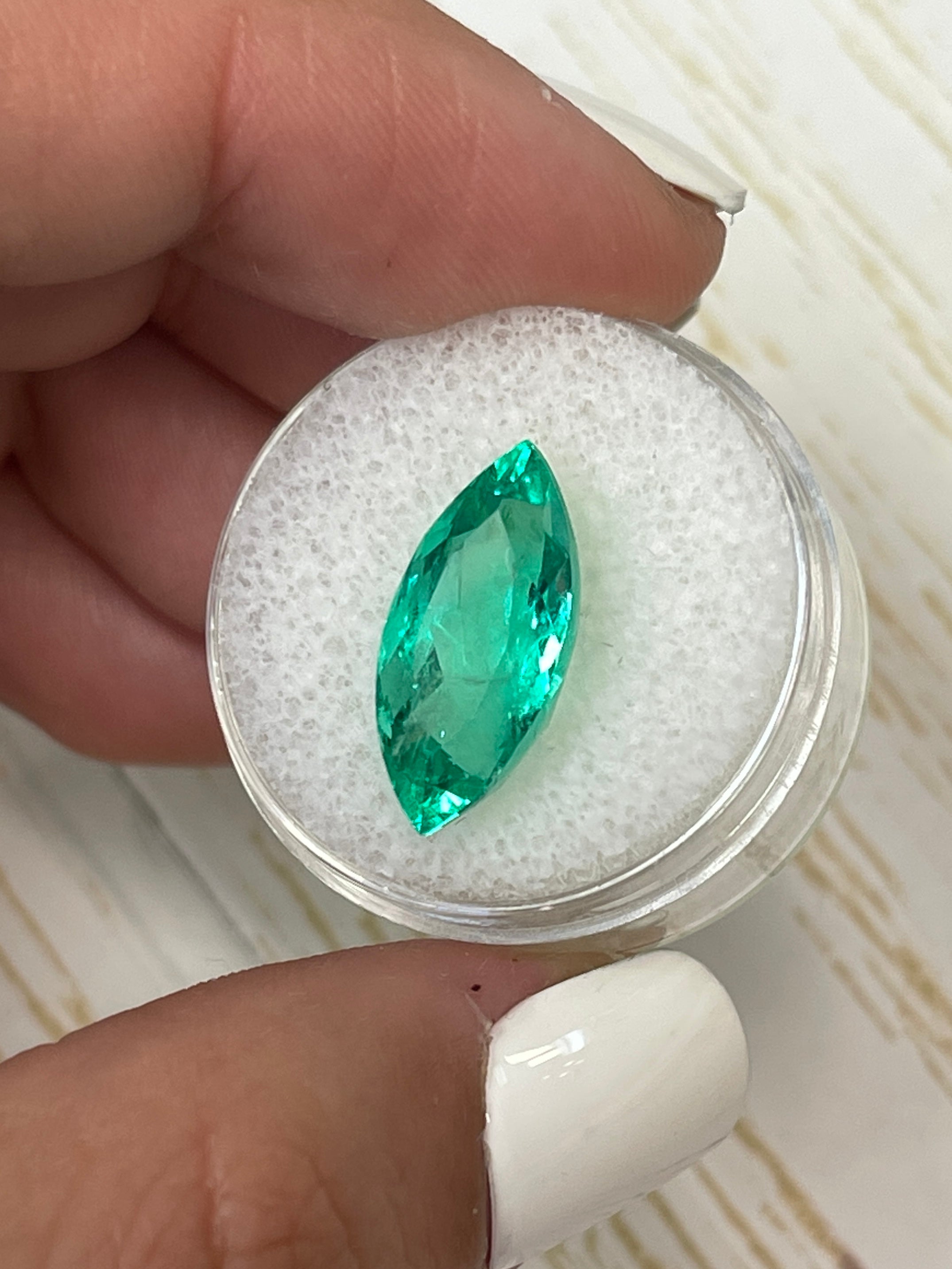 6.84 Carat 18.5x9mm Natural Colombian Green Emerald Marquise Cut Loose Gemstone for Jewelry Making - Perfect for Engagement Rings, Pendants & Earrings