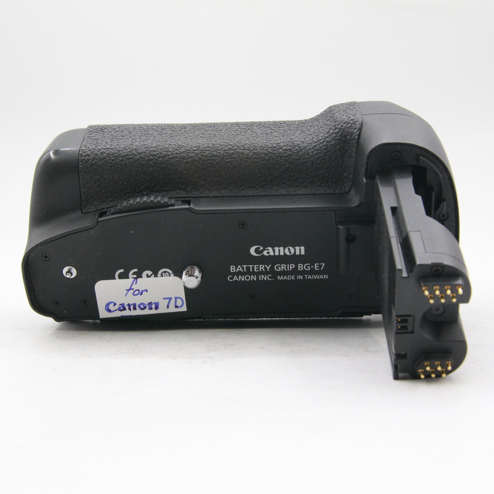 Used Canon Battery Grip BG-E7 with BGM-E6 AA Tray - Compatible with EOS 7D & 7D Mark II - Perfect for Extended Photography Sessions & Travel
