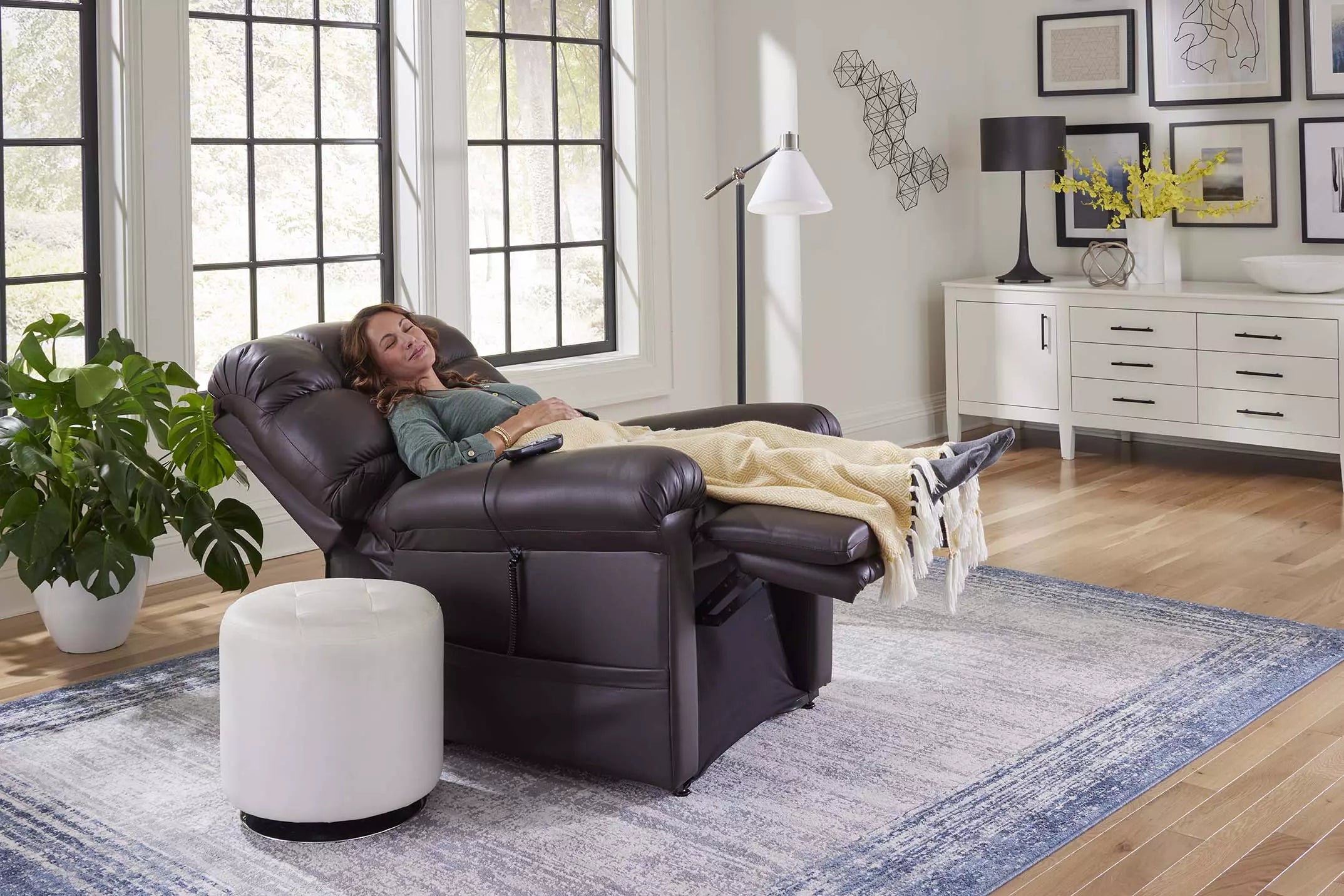 Cloud Wide Medium Lift Chair (PR510 MXW) 29