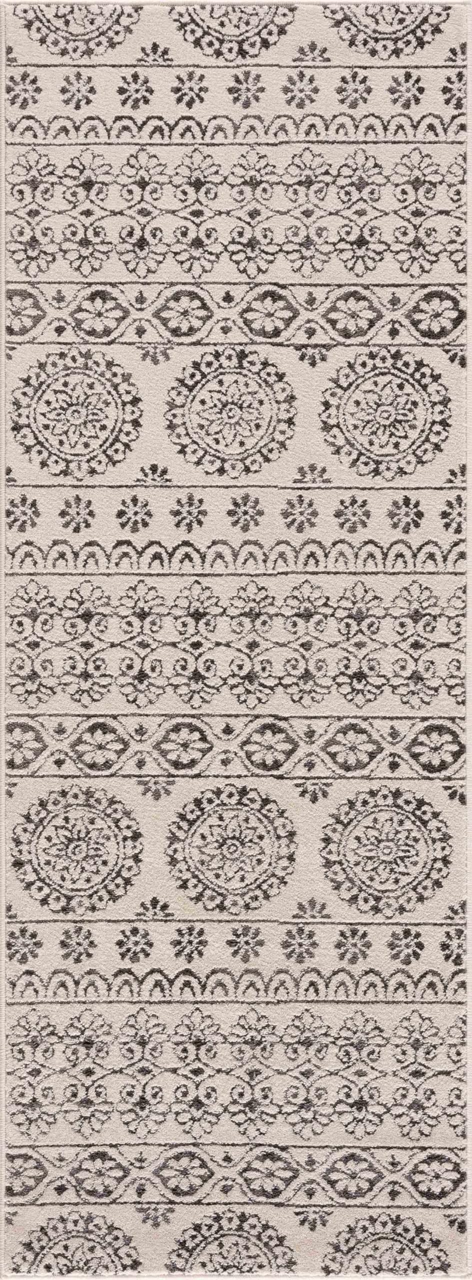 Hauteloom Warroad Traditional Peach and Charcoal Area Rug 2' x 2'11