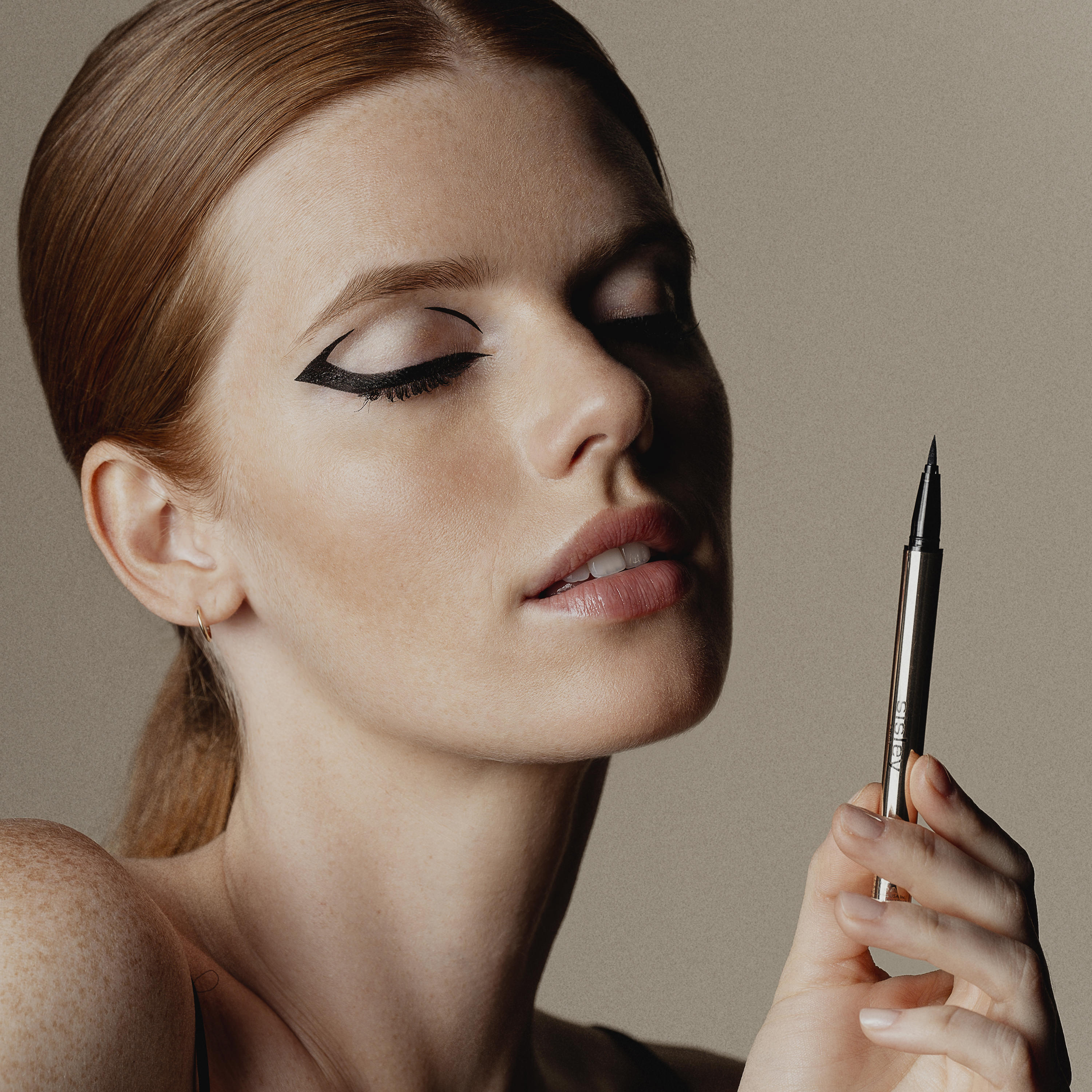 Ligne Noire Eyeliner - Waterproof Liquid Eyeliner Pen for Precise Winged Liner & Cat Eye Makeup - Long Lasting Smudge Proof Eyeliner for Daily Use & Special Occasions