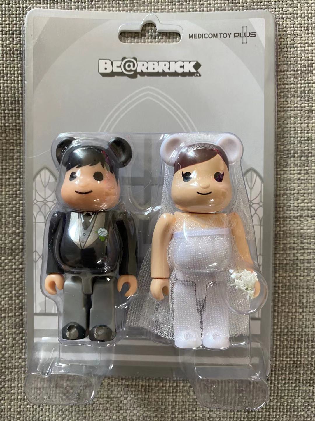 MEDICOM TOY BE@RBRICK Wedding Marriage Groom & Bride 100% Bearbrick Collectible Figure - Perfect for Wedding Decor, Anniversary Gifts & Toy Collectors