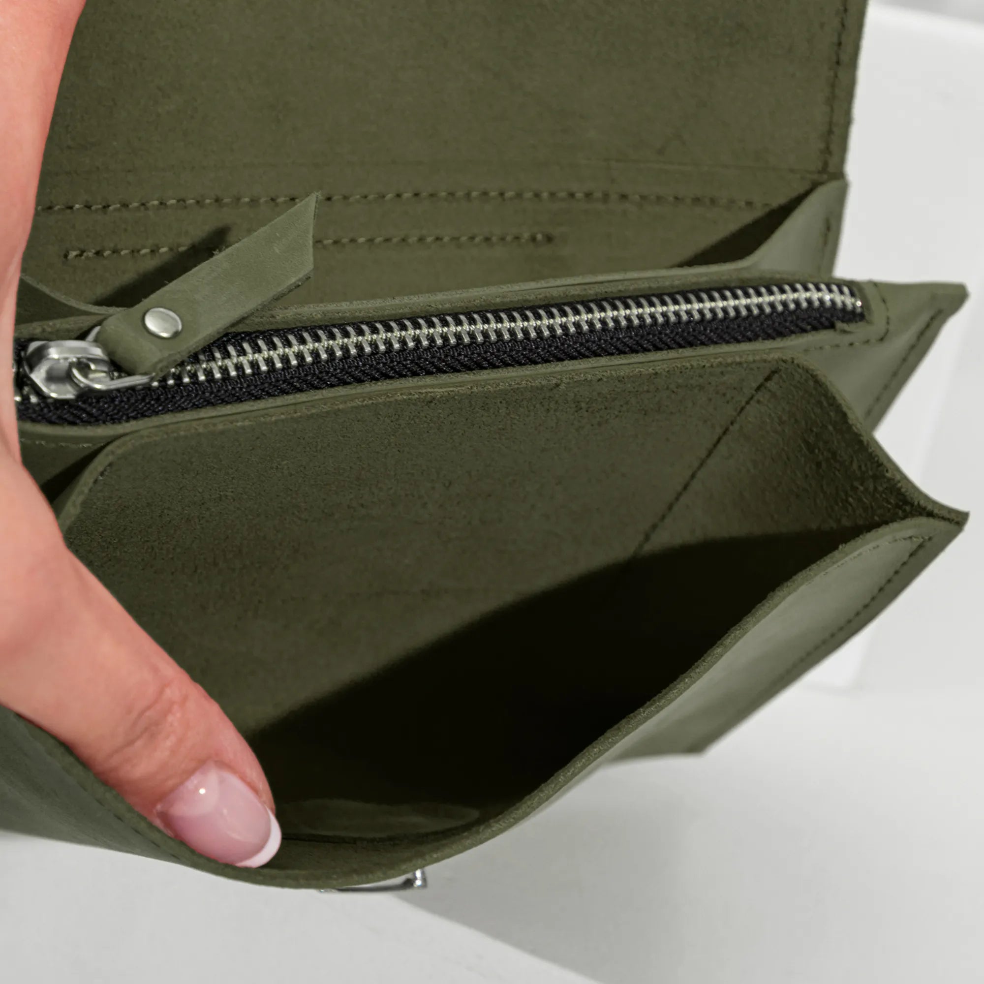 Premium Leather Belt Wallet for Men - RFID Blocking & Slim Bifold Design - Perfect for Travel, Daily Use & Outdoor Adventures