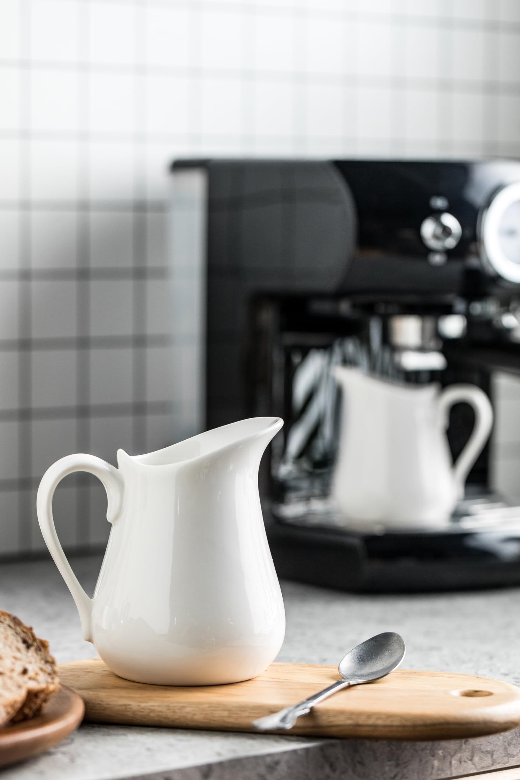 LYEOBOH 17oz Ceramic Creamer Pitcher with Handle - White Coffee & Milk Pourer for Home Kitchen, Microwave & Freezer Safe - Perfect for Lattes, Cappuccinos & Hot Chocolate