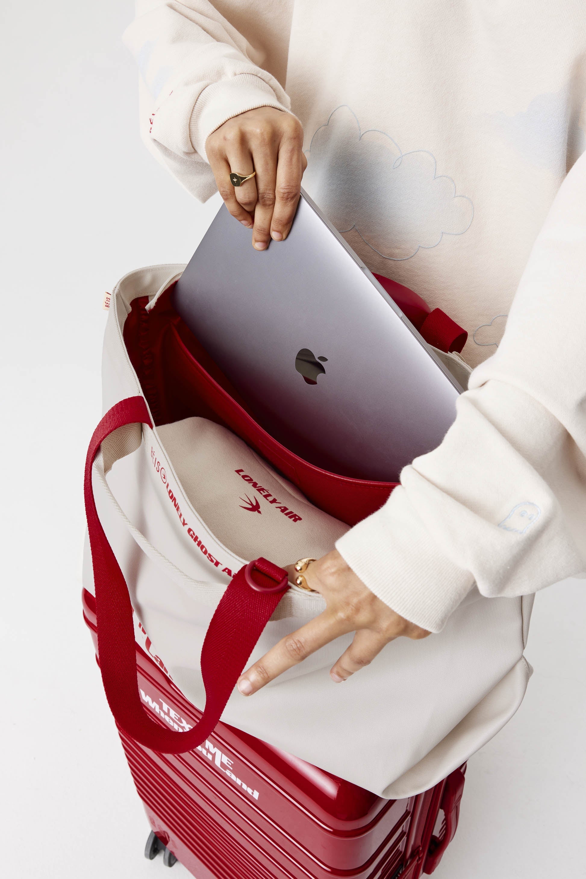 Premium Ghost White Travel Tote Bag - Waterproof & Spacious Carryall for Women | Perfect for Weekend Getaways, Beach Trips & Airplane Travel