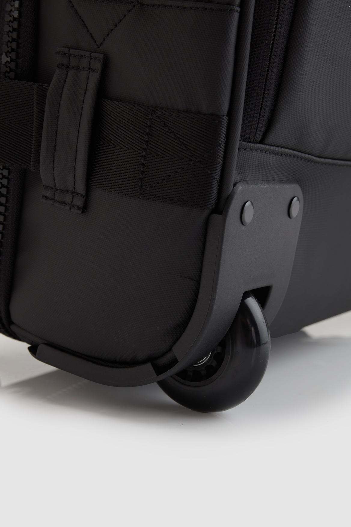 Newtown 55cm Carry On Wheeled Luggage - Lightweight Spinner Suitcase for Air Travel, Business Trips & Weekend Getaways