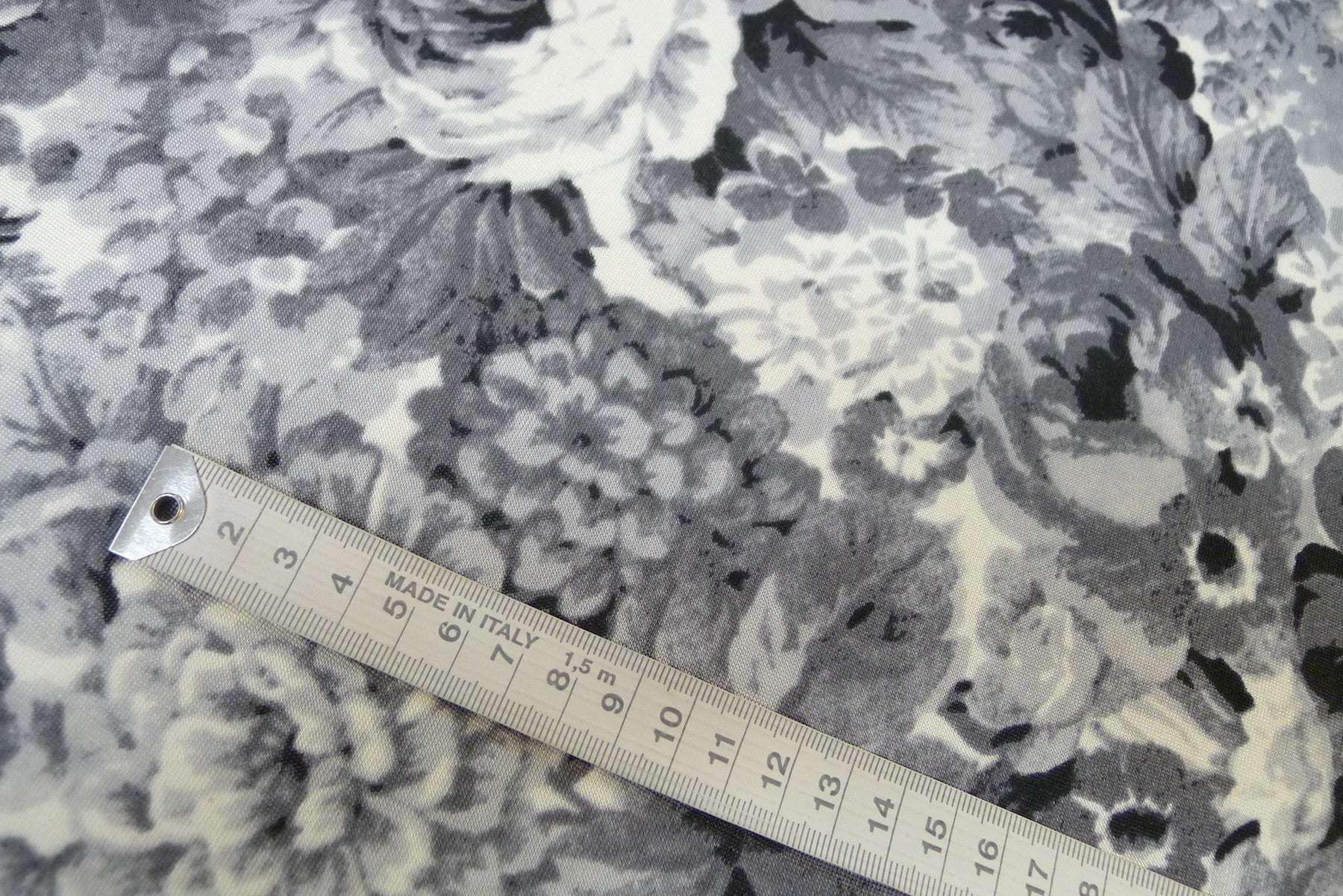 B W Flower Fest - Elegant Artificial Floral Arrangement for Home Decor, Wedding Centerpieces & Party Decorations