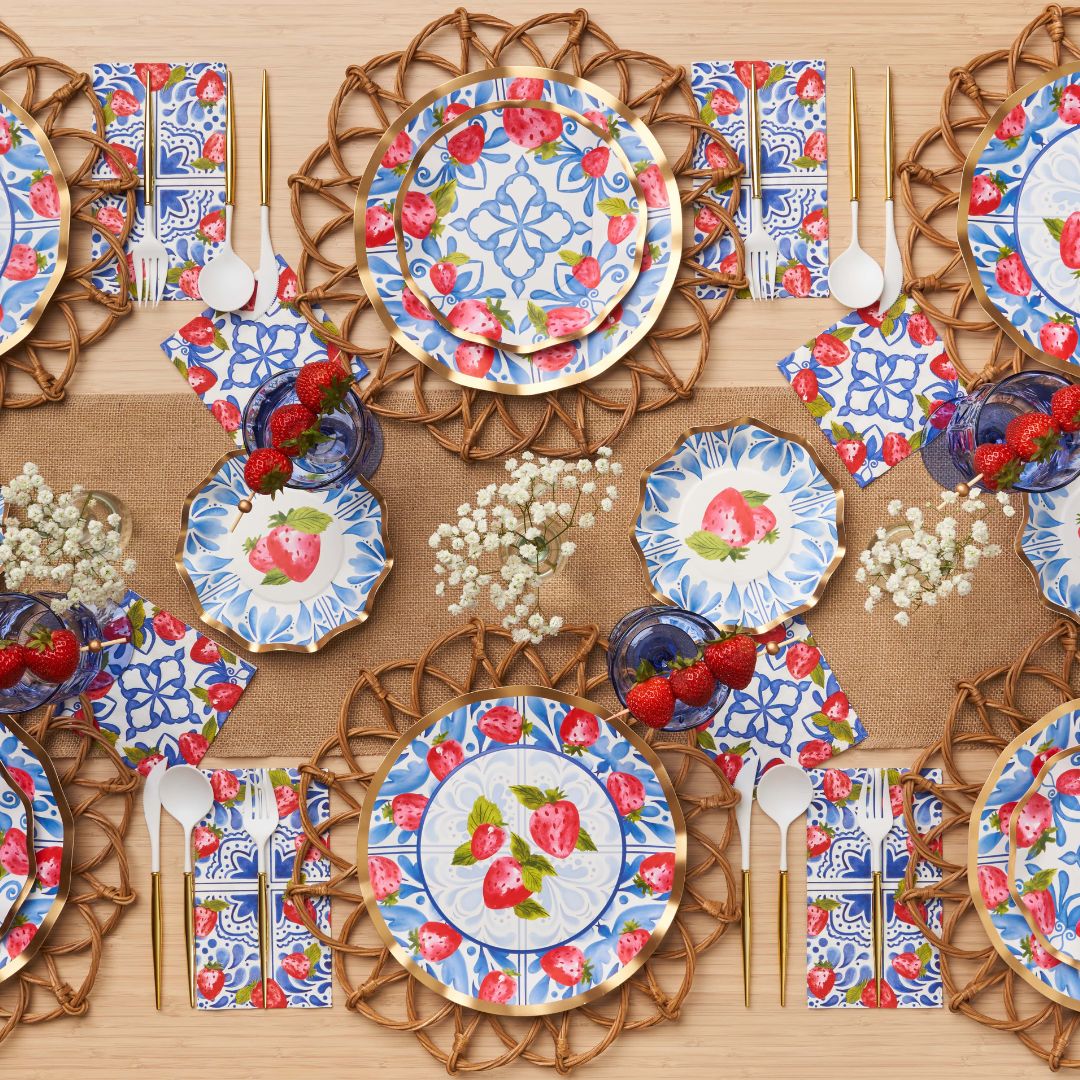Wavy Dinner Plate Set - Blue Strawberry Design - 8 Piece Pack - Perfect for Dining, Entertaining & Home Decor