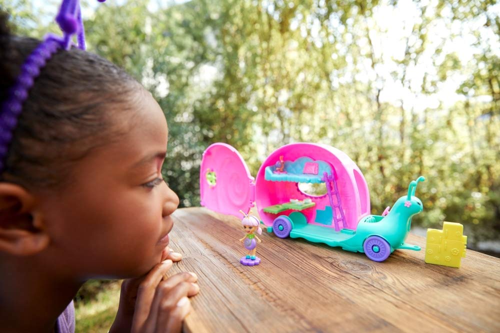 Enchantimals GCT42 Slow-Motion Camper Vehicle Playset with Saxon Snail Doll - Interactive Toy for Kids' Pretend Play & Travel Adventures