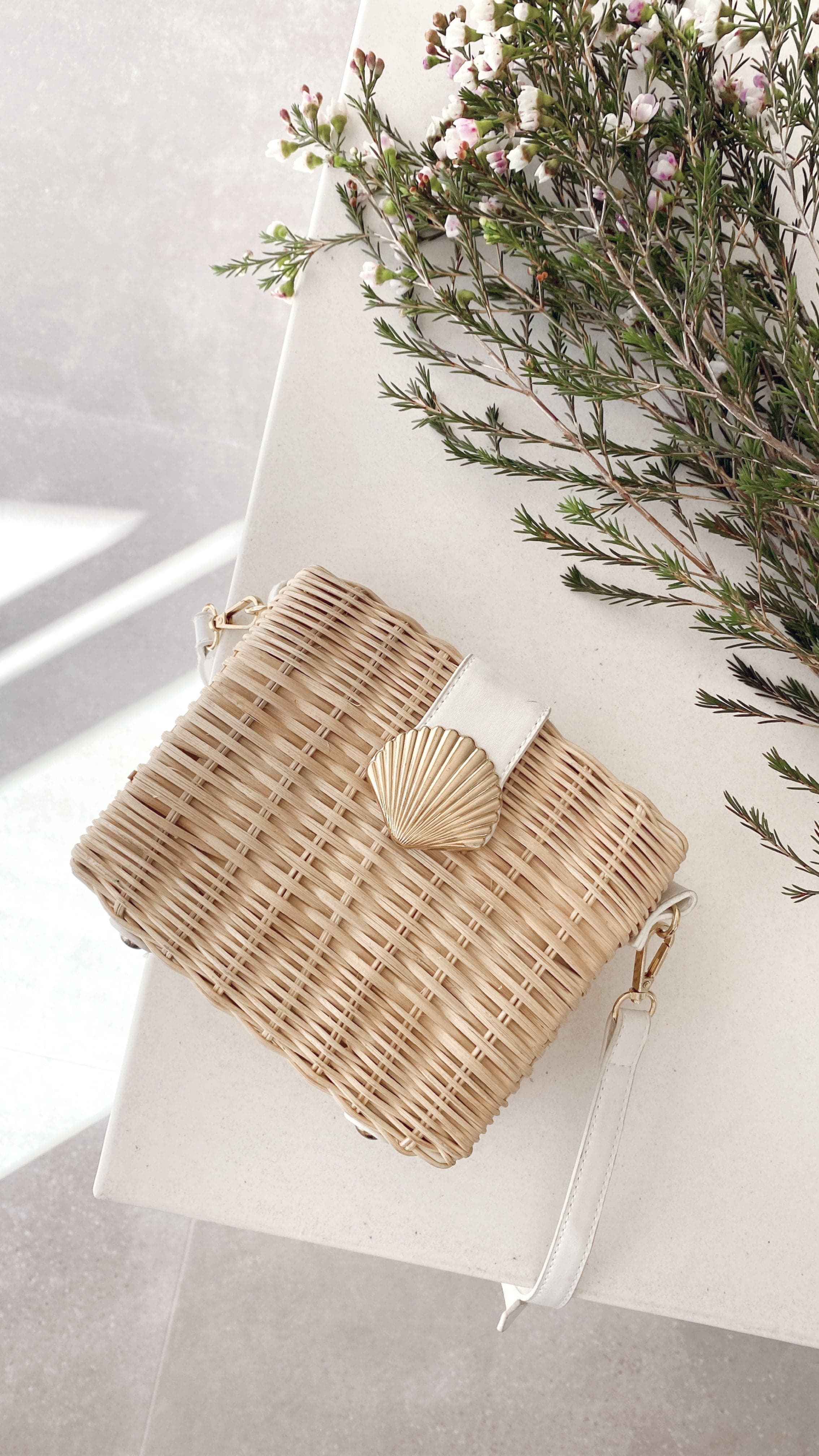 Lucinda Straw Shell Bag - Stylish Woven Handbag for Women, Beach Tote, Summer Fashion Accessory | Perfect for Vacation, Picnic, and Outdoor Activities