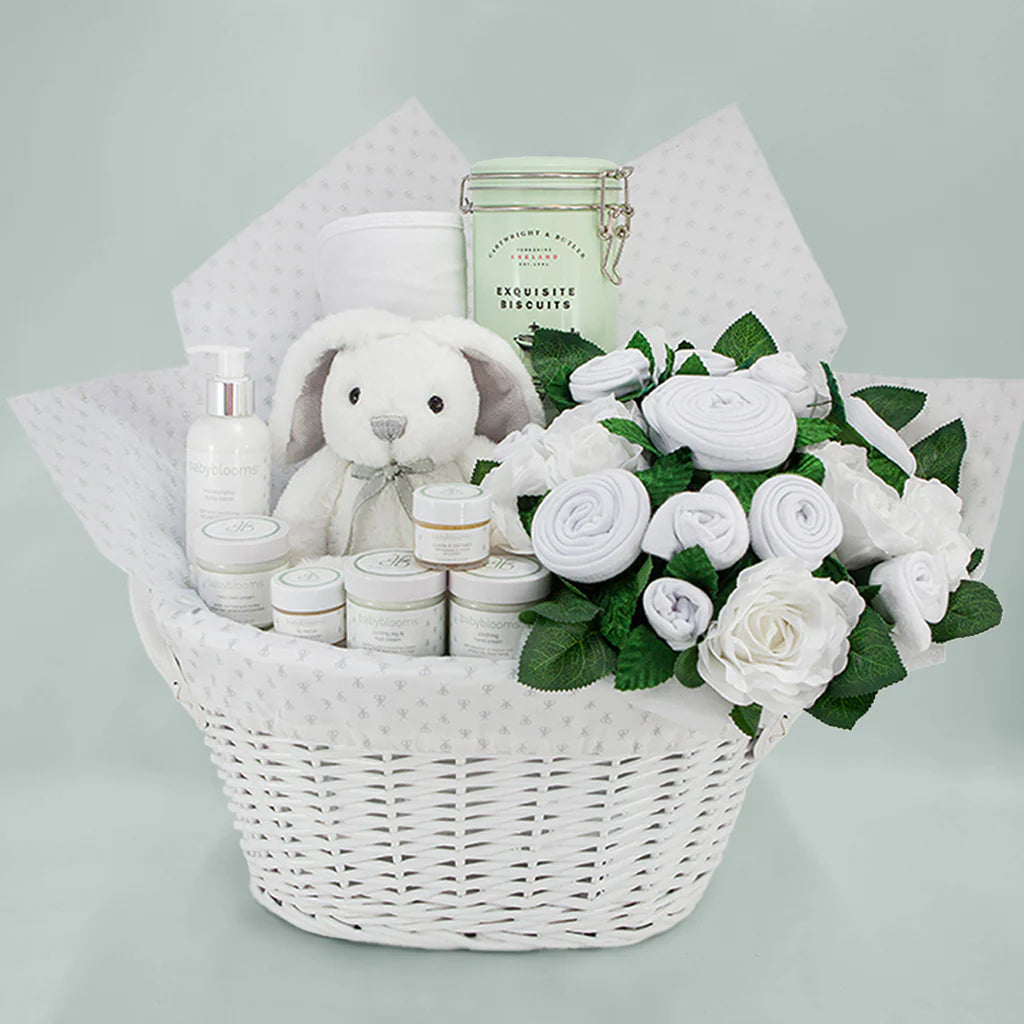 Premium Baby & Mommy Gift Set - Thoughtful Present for New Moms & Infants - Perfect for Baby Showers, Birthdays & Mother's Day Gifts (LBG1031)