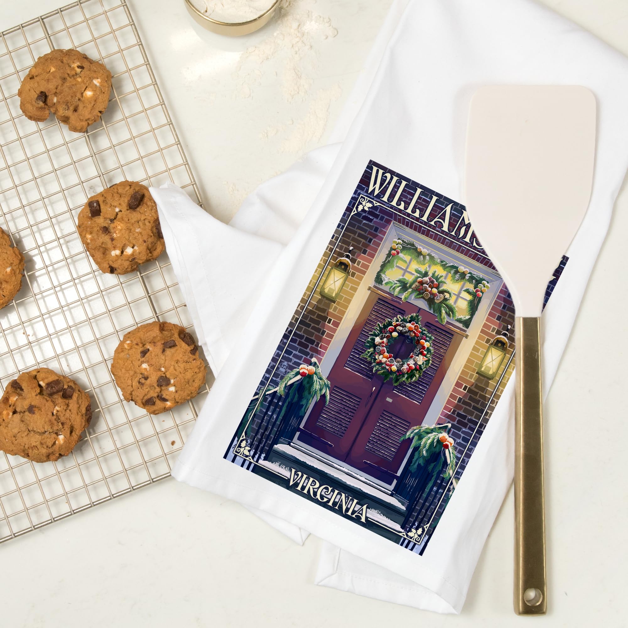 Lantern Press Williamsburg Virginia Christmas Door Cotton Tea Towel - 100% Cotton Decorative Hand Towel for Kitchen, Home Decor & Holiday Gift - Perfect for Christmas Decorations, Hostess Gifts & Cozy Farmhouse Style