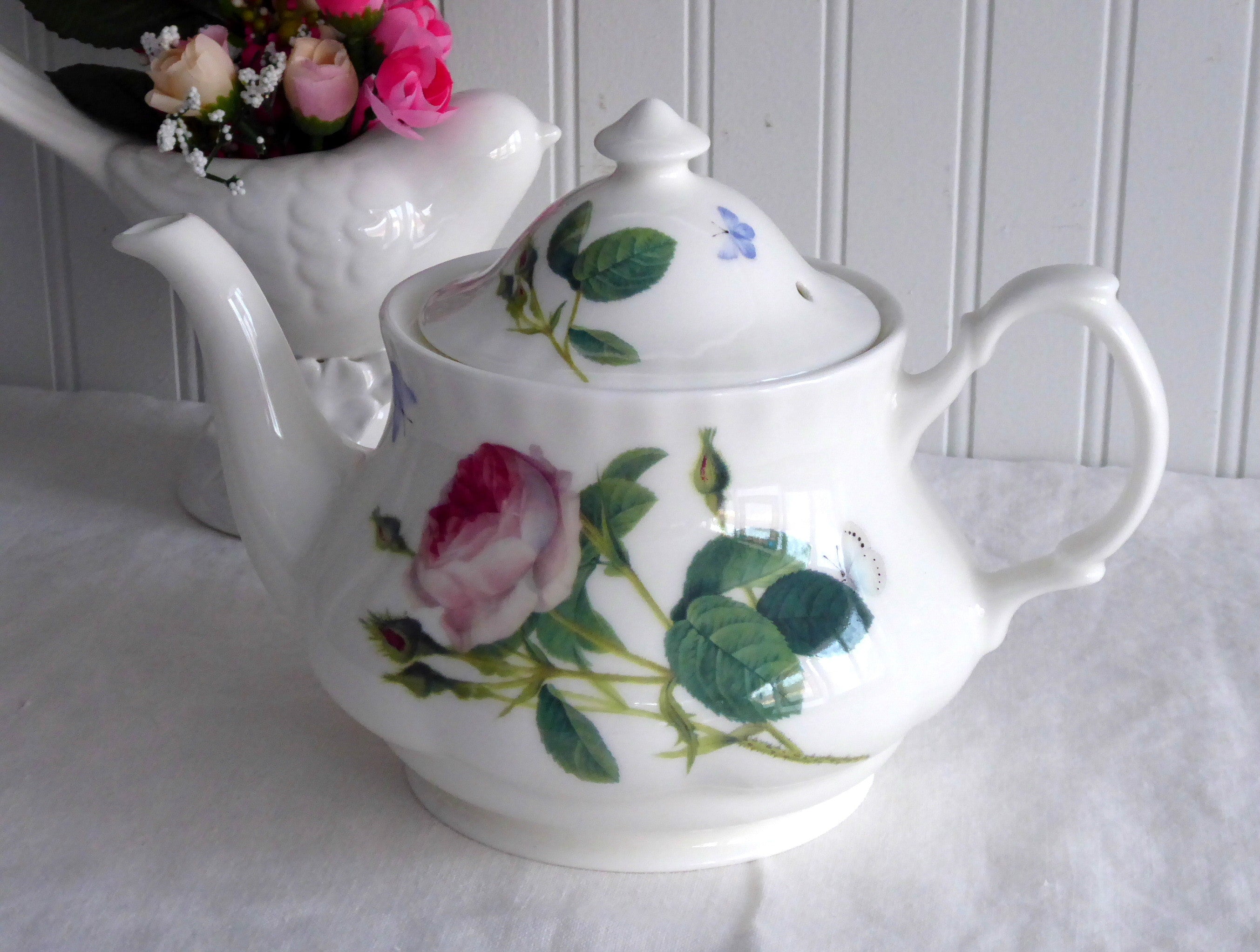 Roy Kirkham Palace Garden Teapot with Roses & Butterflies - 6 Cup (40 oz) Capacity - Elegant Floral Teapot for Afternoon Tea, Garden Parties & Home Decor