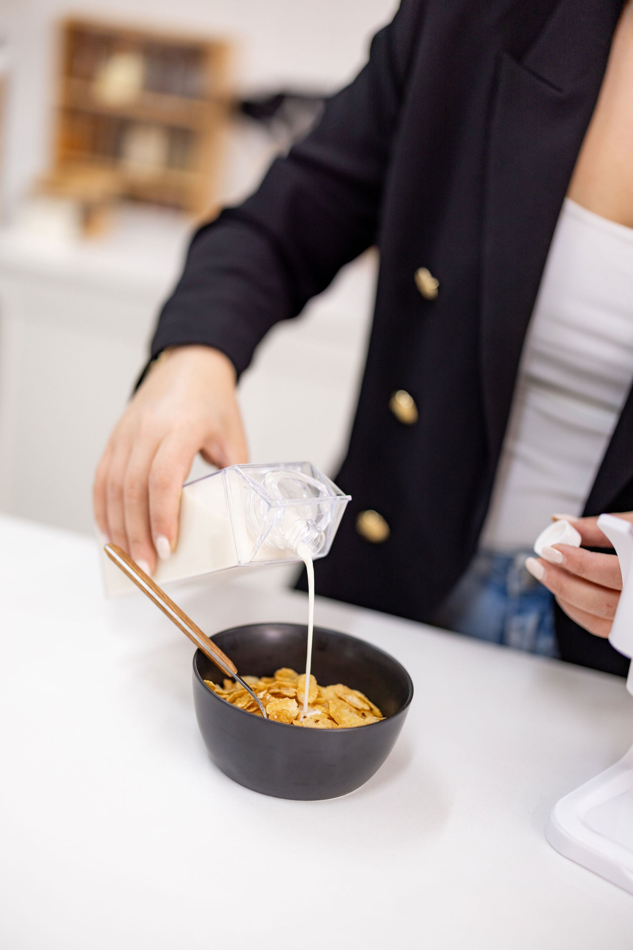 Stainless Steel Cereal Dispenser with Locking Lid - Large Capacity Kitchen Storage Container for Cereal, Rice, Pasta & More - Perfect for Pantry Organization & Breakfast Serving