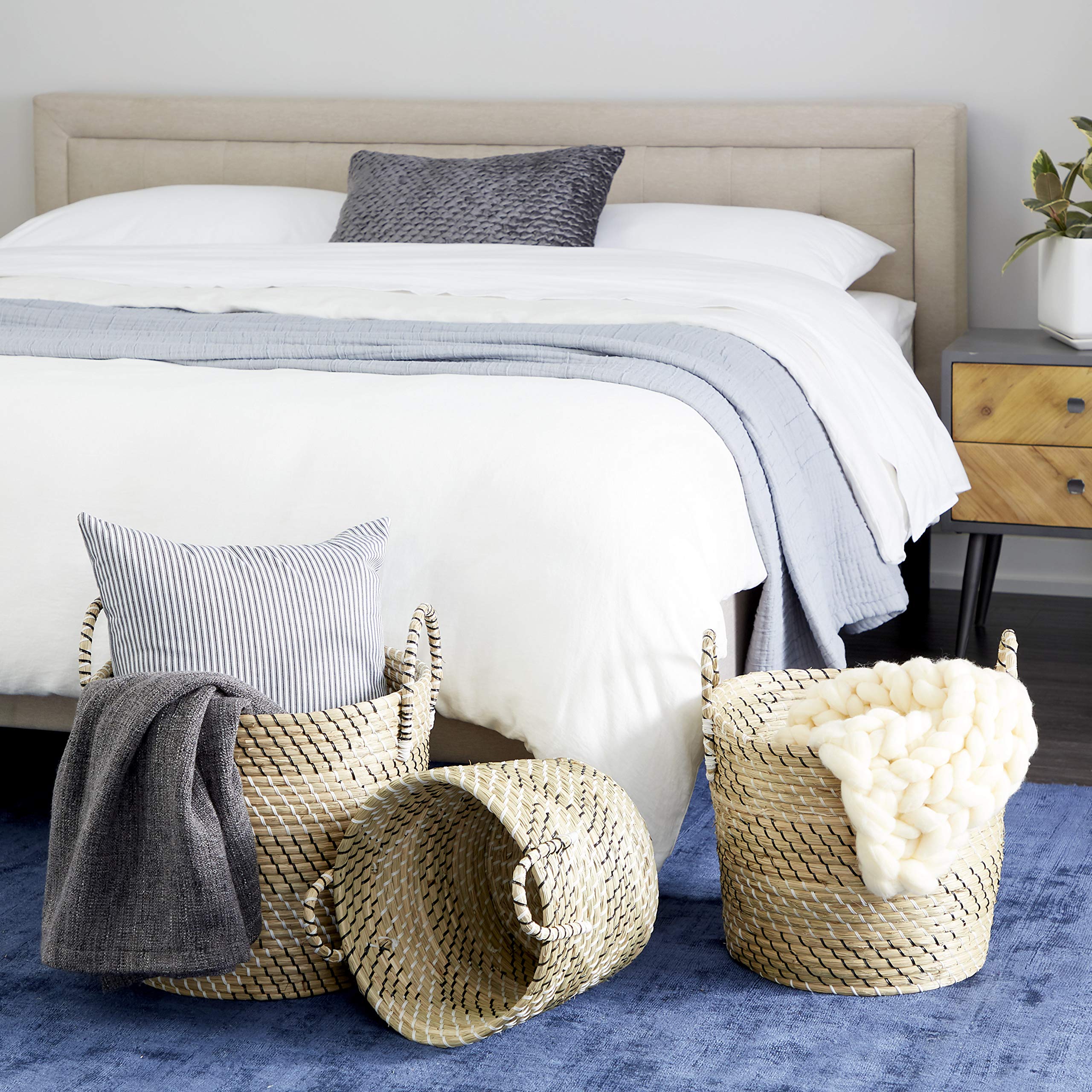 Deco 79 Handwoven Seagrass Storage Baskets - Set of 3 (14