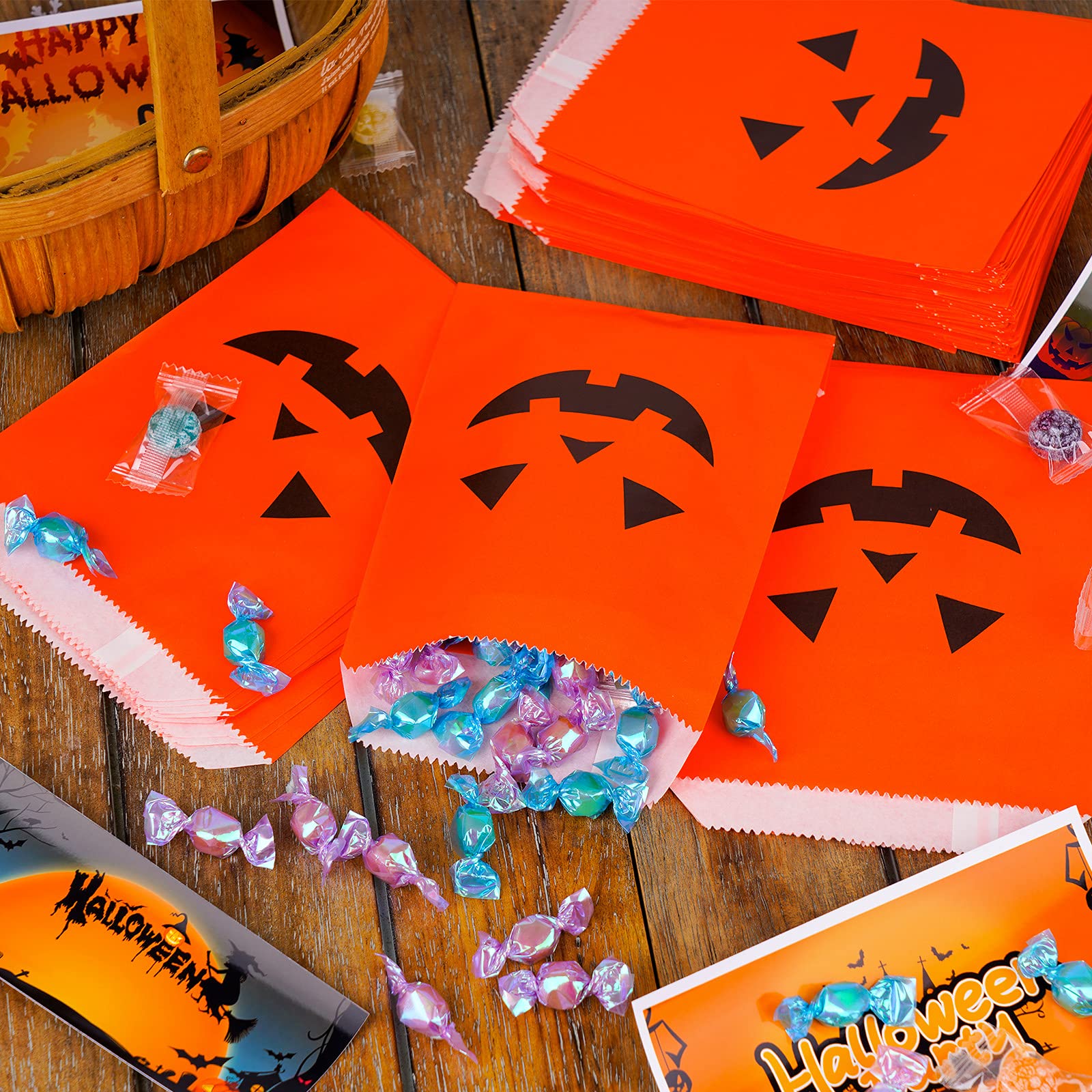 Kolewo4ever 100-Pack Halloween Pumpkin Treat Bags - Orange Jack-O-Lantern Paper Candy Bags for Trick or Treat, Party Favors & Classroom Treats