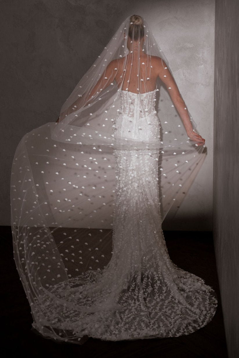 Harlow Veil - Elegant Wedding Veil for Brides | Perfect for Church Ceremonies, Outdoor Weddings & Photo Shoots