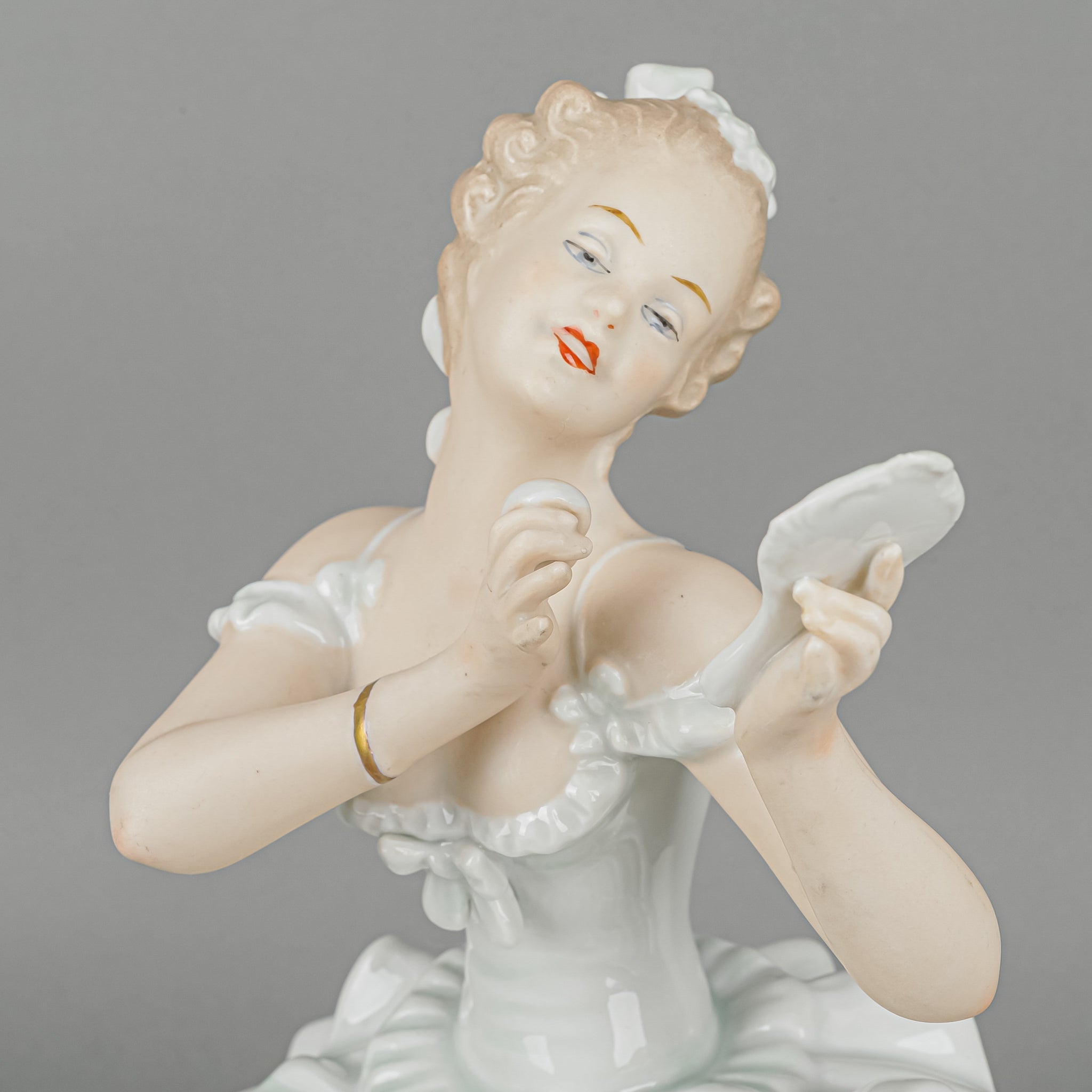 WALLENDORF Fig Dancer Sitting Porcelain Figurine 1396/2 - Elegant Home Decor for Living Room & Office Display