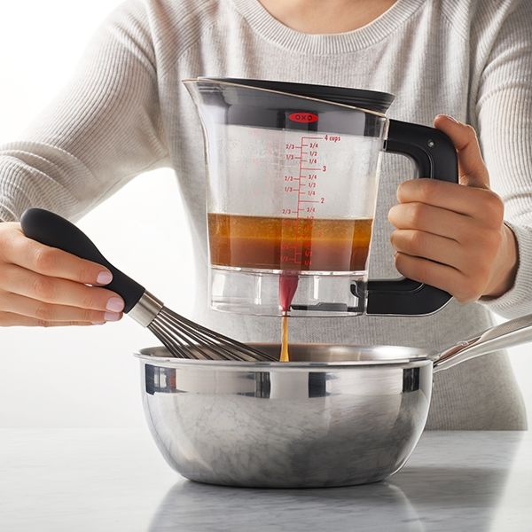 OXO Good Grips Fat Separator with Trigger - 4 Cup BPA-Free Gravy Separator for Healthy Cooking, Easy Pouring & Dripless Storage - Ideal for Thanksgiving, Roasts, Soups & Sauces