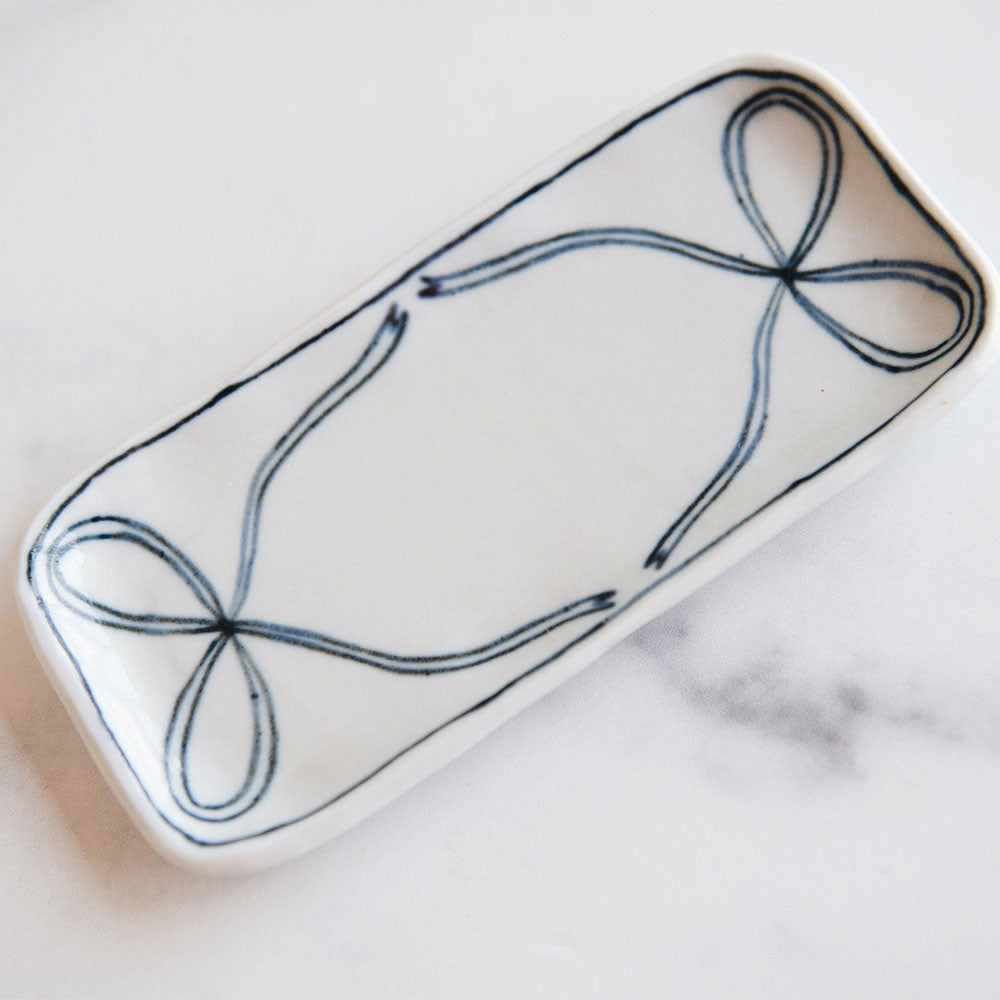 Hand Painted Ceramic Bow Tray - Elegant Serving Dish for Appetizers, Jewelry Display & Home Decor | Perfect for Parties, Weddings & Gift Giving