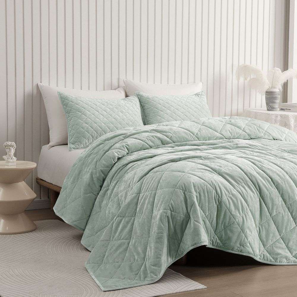 Luxury Geometric Quilted Velvet Bedding Set - 3 Piece Green Quilt Cover for Queen/King Size Bed | Soft & Cozy Bedroom Decor for All Seasons