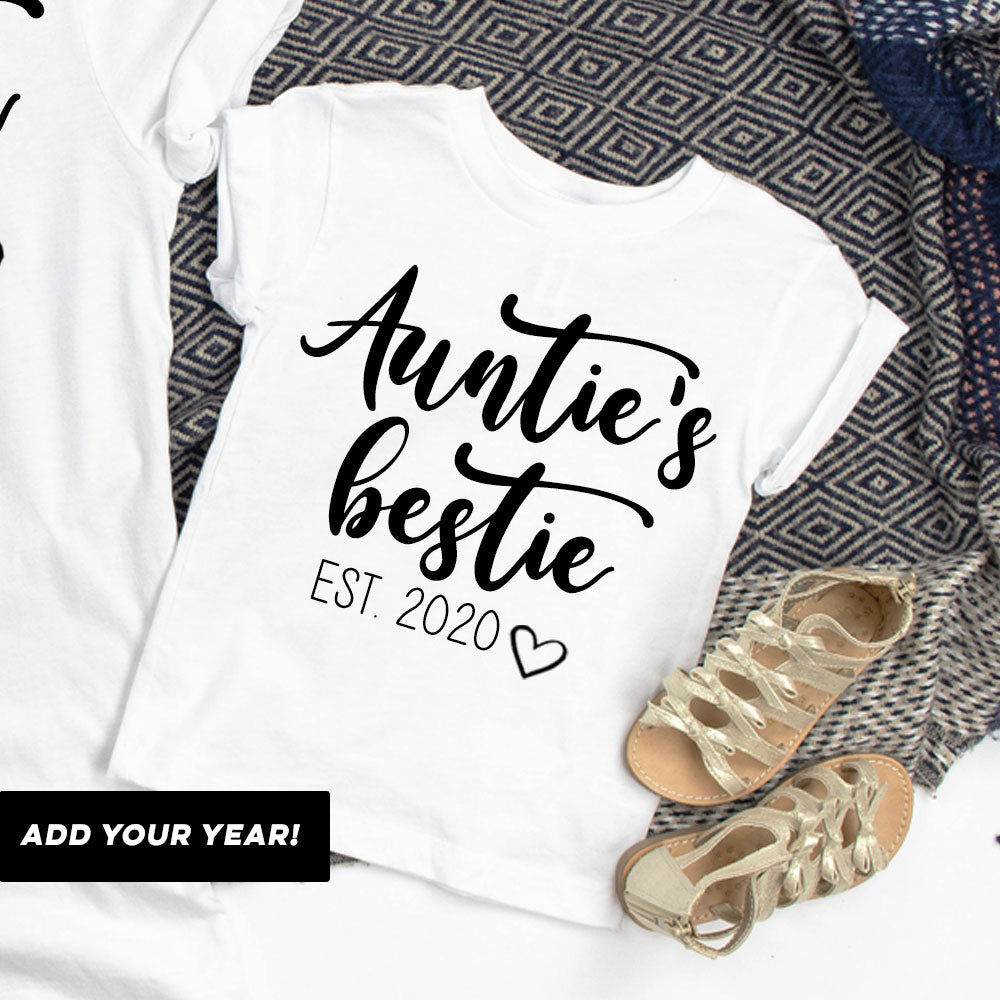 Personalized Bella Script White T-Shirts for Women - Custom Auntie & Bestie Gift - Perfect for Birthdays, Family Reunions & Matching Outfits