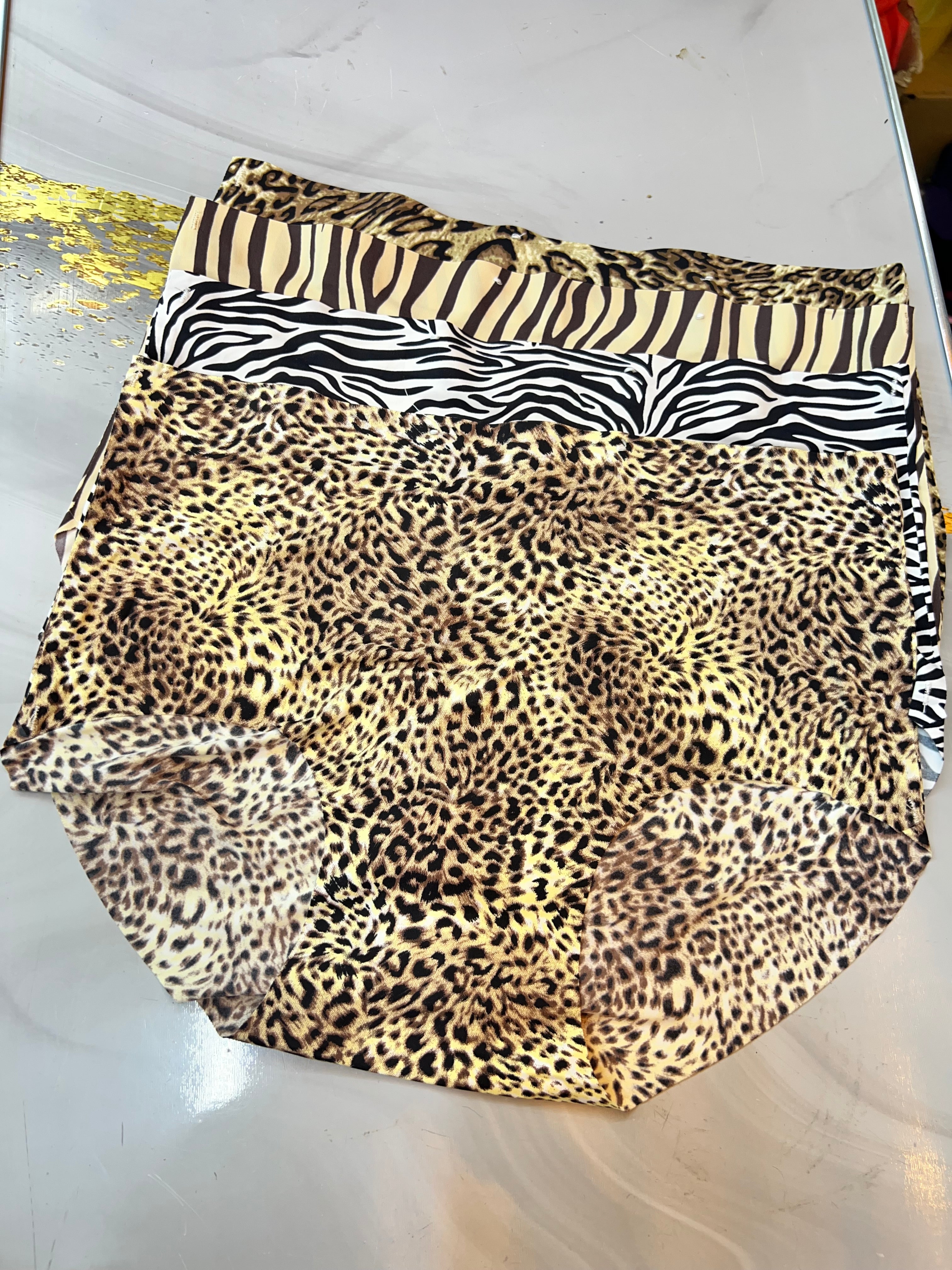 Seamless Animal Print Activewear Set - Stylish & Comfortable Workout Outfit for Yoga, Gym & Lounge Wear