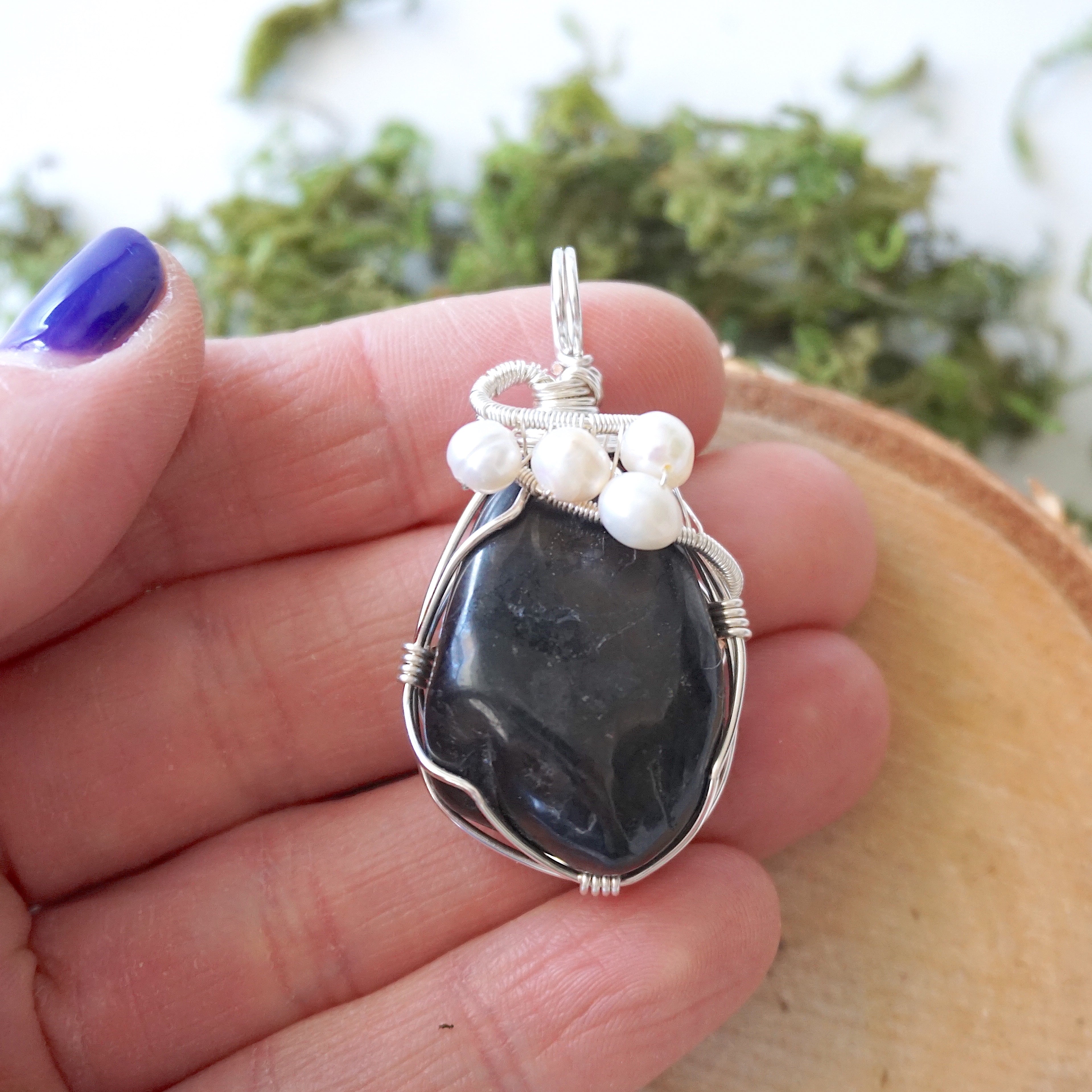 Shungite and Pearl Necklace for Women - Silver Plated Healing Crystal Jewelry for Protection, Stress Relief & Positive Energy - Perfect for Meditation, Yoga & Everyday Wear