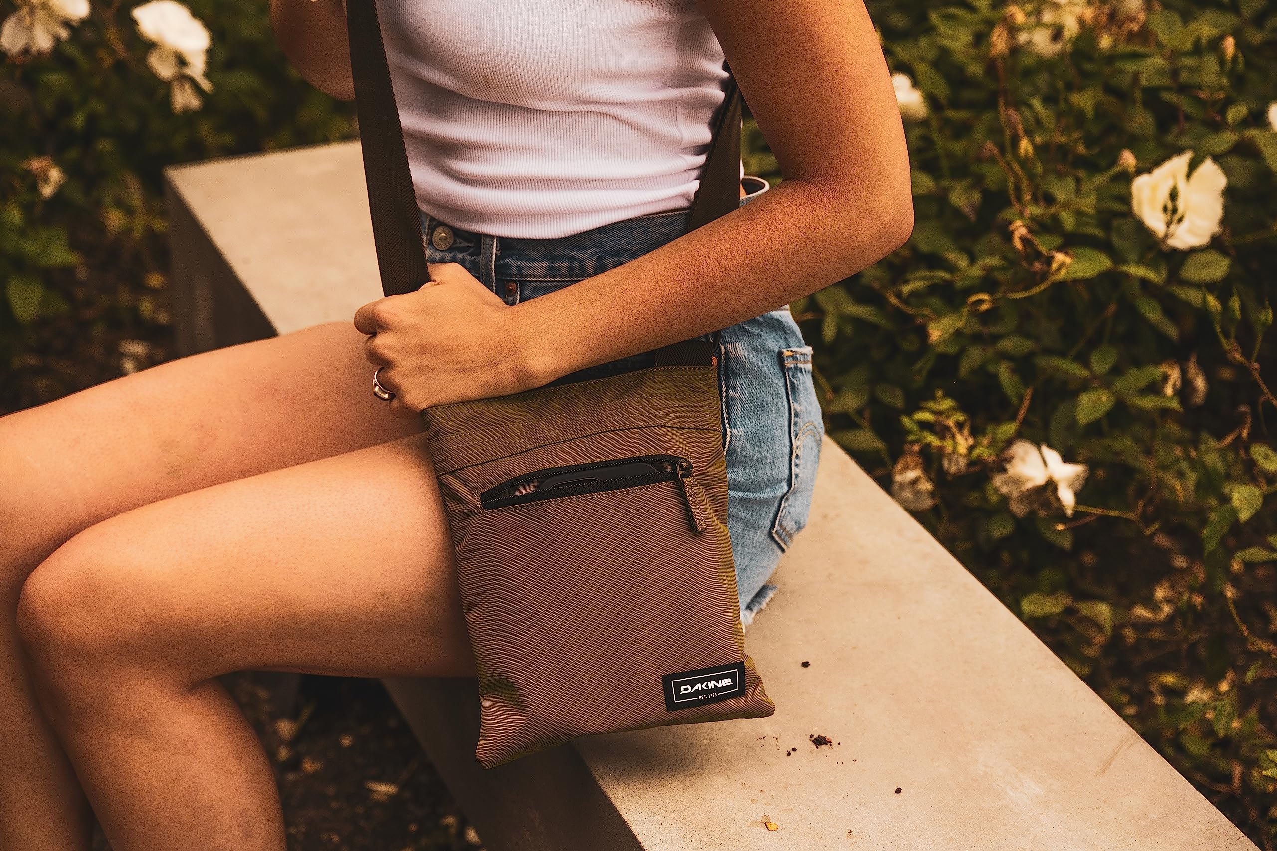 Dakine Jive Crossbody Handbag - Black Ripstop Nylon - Stylish & Durable Shoulder Bag for Women - Perfect for Travel, Work & Everyday Use