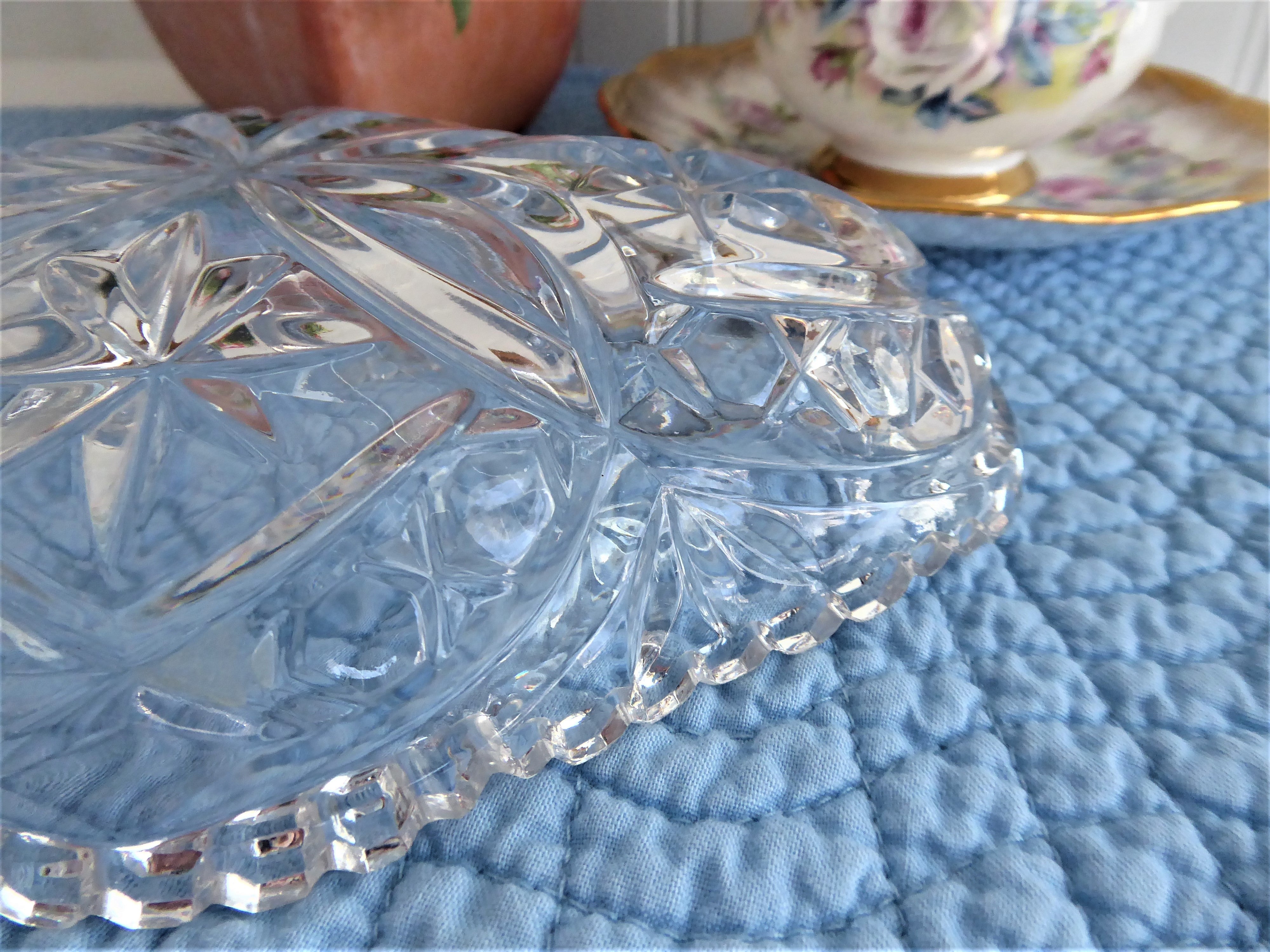 Vintage 1940s Lead Crystal Oval Star Fan Relish Spoon Dish with Sawtoothed Rim - Elegant Serving Piece for Antique Collectors & Dinner Parties