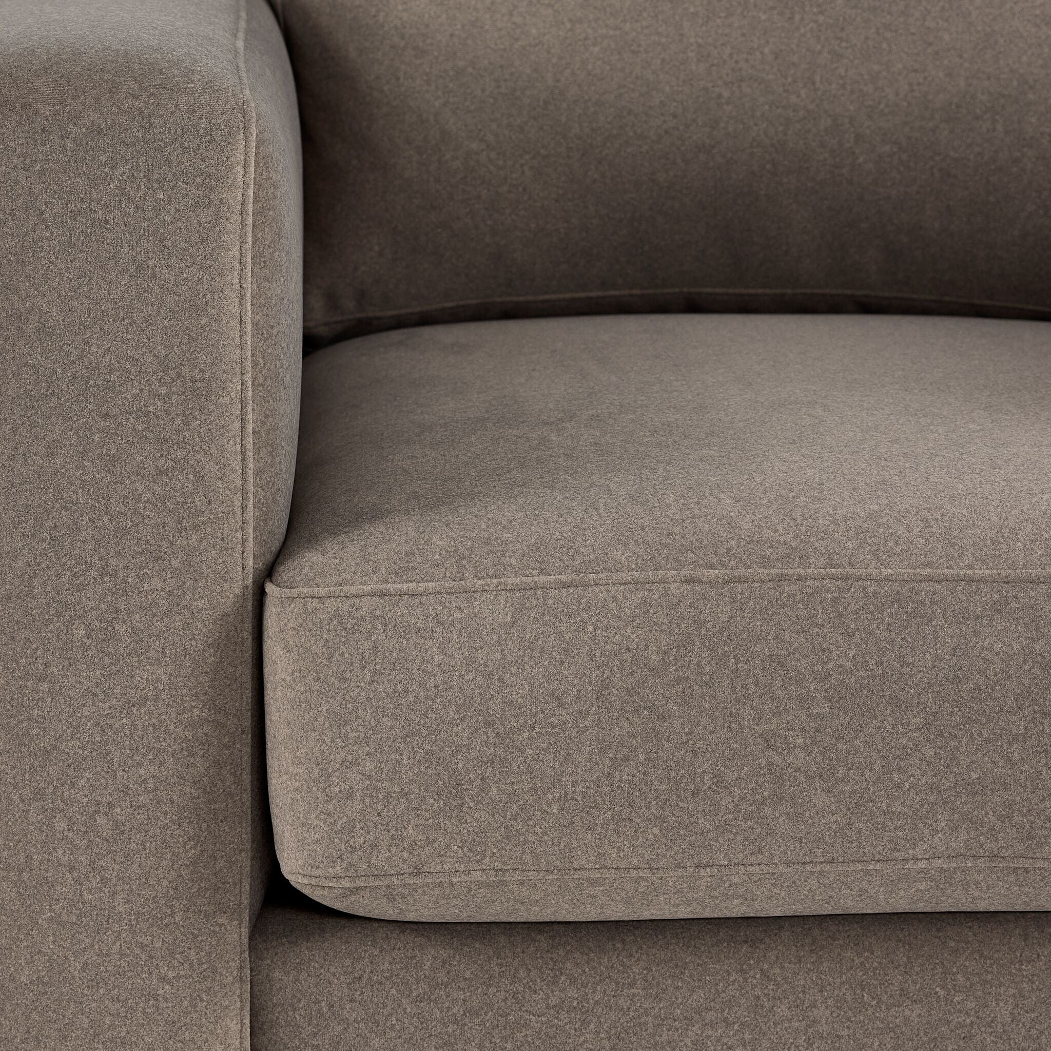 Caleb Chair - Modern Arlo Brown Accent Chair for Living Room, Bedroom & Office - Comfortable Upholstered Lounge Chair with Sturdy Wooden Legs - Perfect for Relaxing, Reading & Decorating Your Home