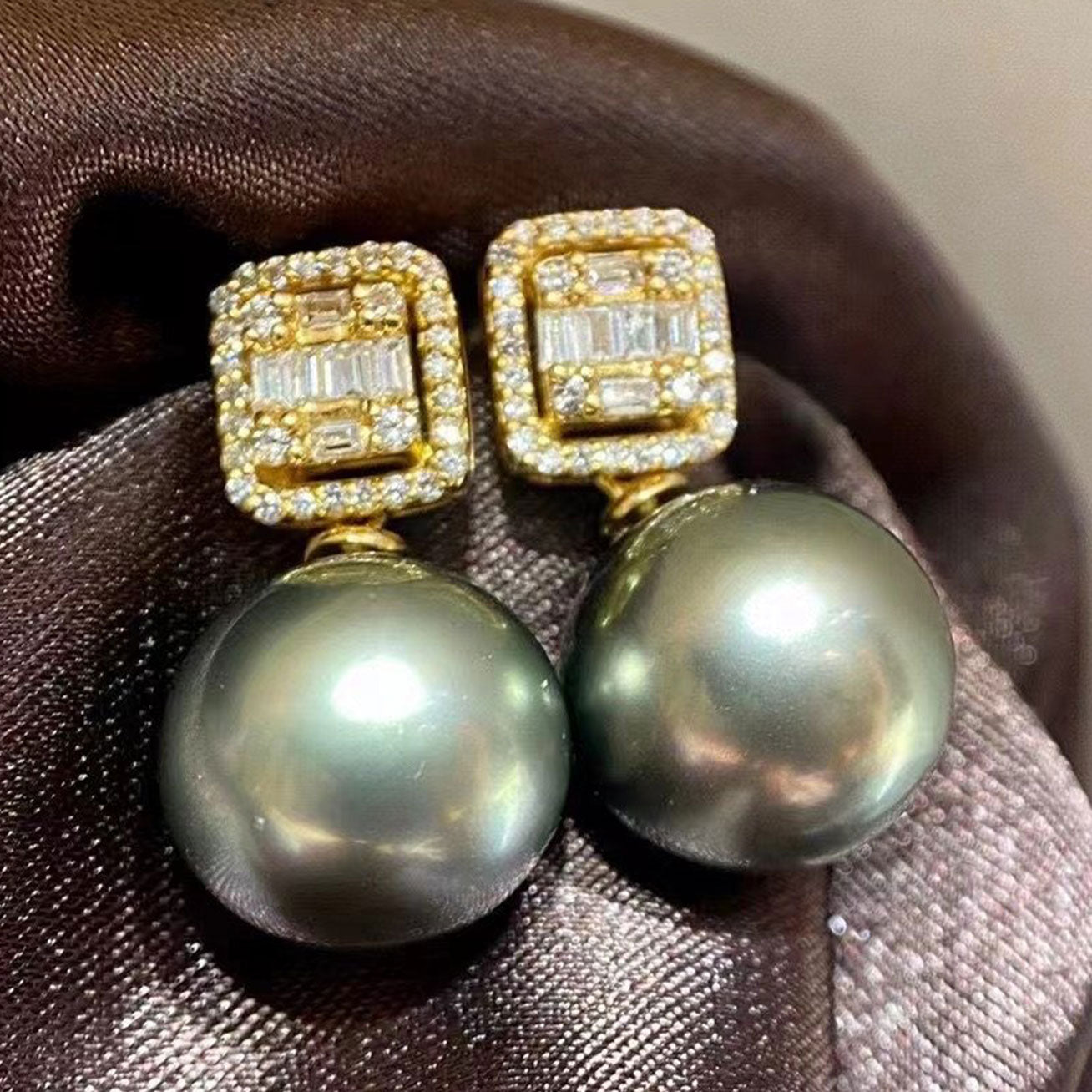 18K Solid Gold Tahitian Pearl Earrings for Women - Luxury Stud Earrings with Black Pearls - Perfect for Weddings, Parties & Special Occasions - KE00028