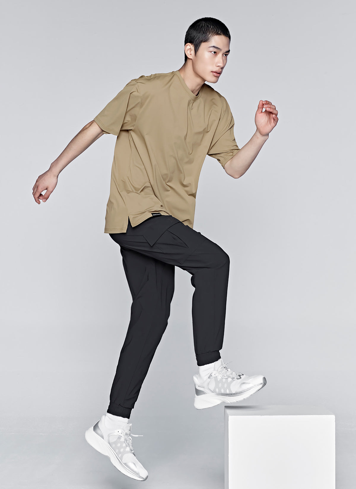 Men's Ice Feather Slim Fit Short Sleeve T-Shirt - Lightweight & Breathable Summer Casual Wear for Outdoor Activities