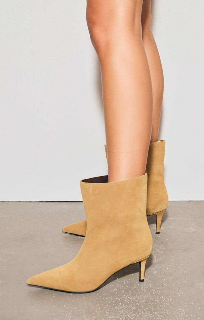 **The Mavis Honey Boot - Stylish & Comfortable Women's Ankle Boots for Fall & Winter - Perfect for Casual Outfits, Work & Outdoor Adventures**