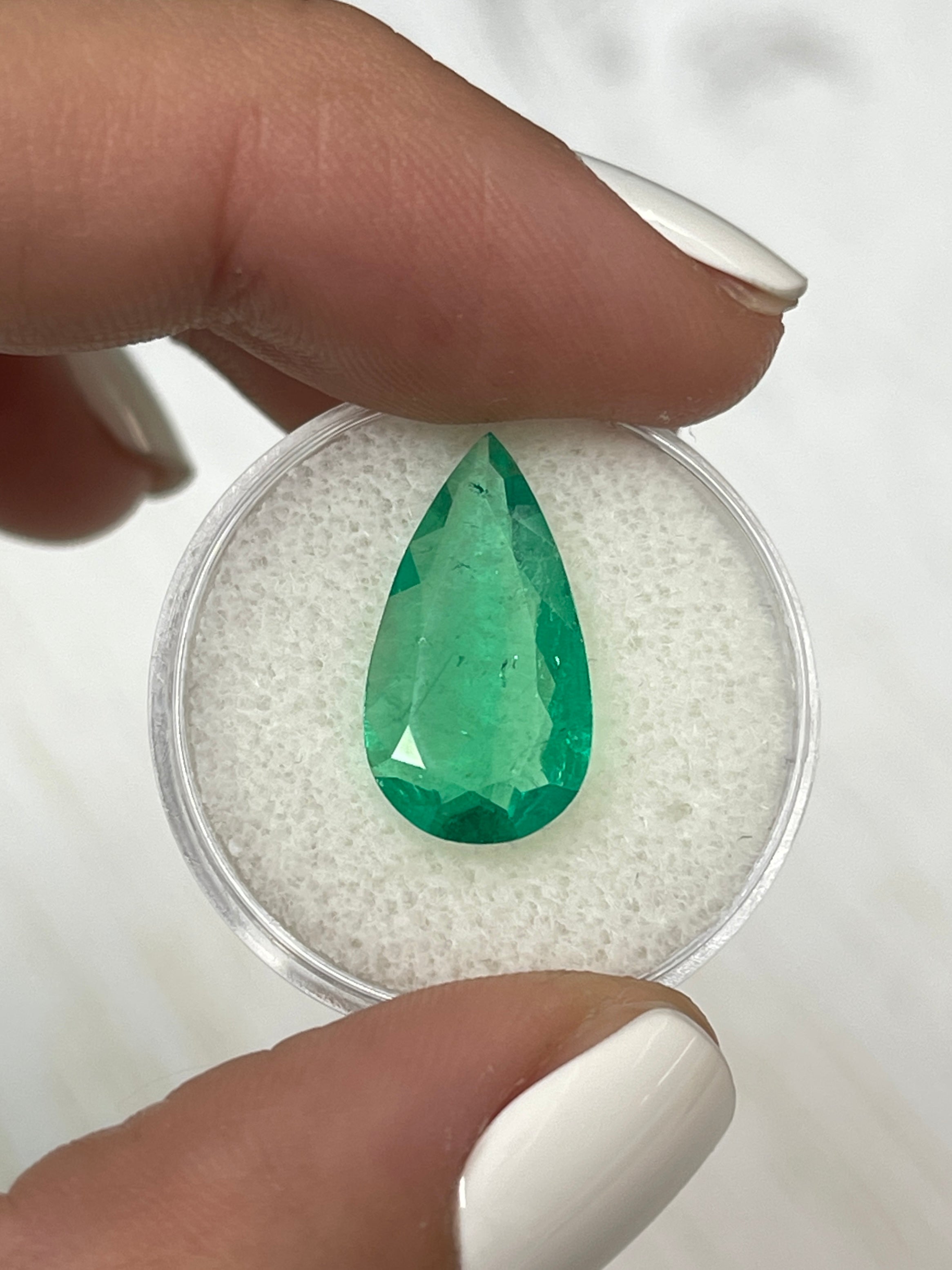 3.83 Carat Natural Colombian Emerald Pear Cut Loose Gemstone - 18x10mm Spready Green for Jewelry Making, Engagement Rings & Luxury Gifts