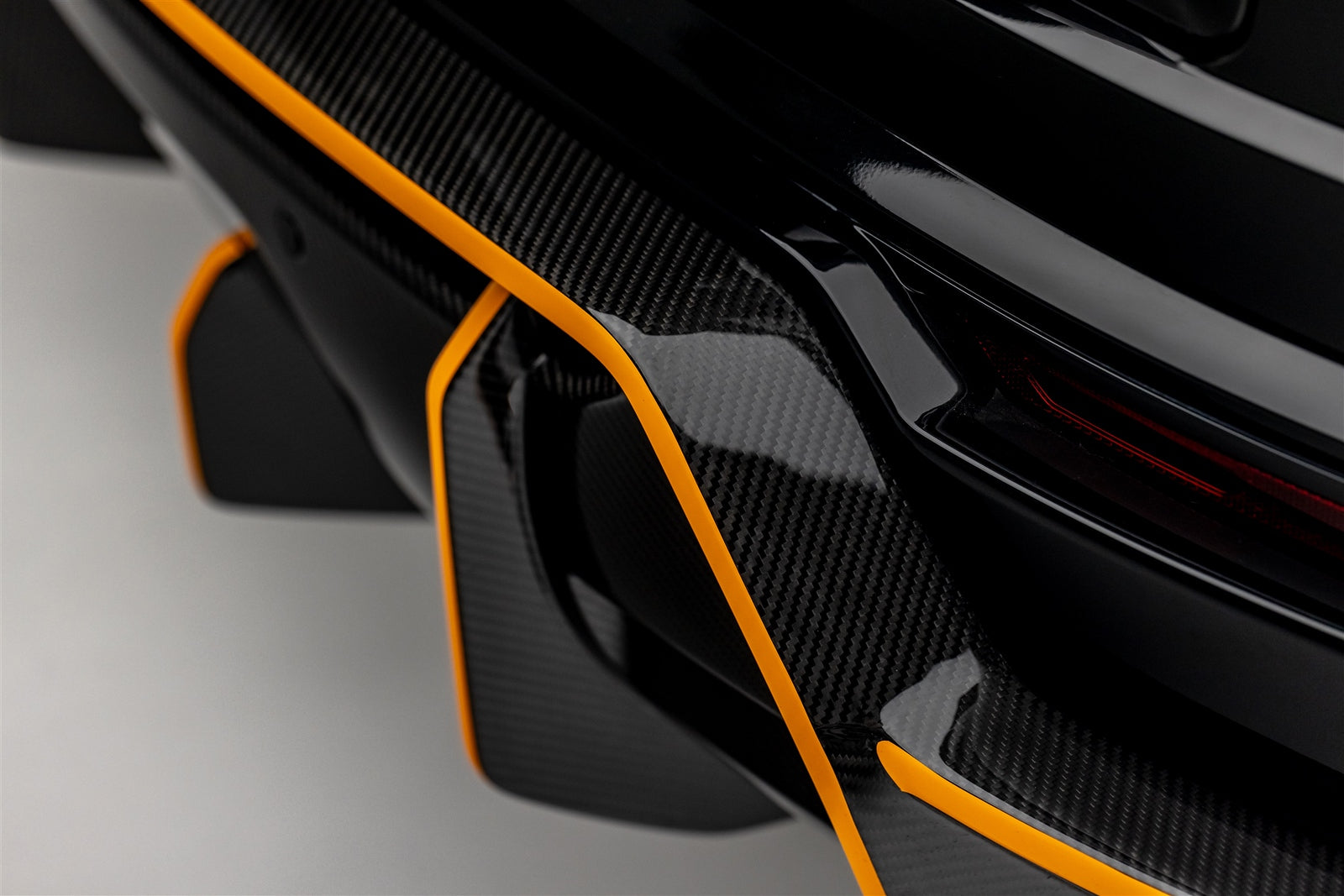 Lamborghini Urus Rampante Edizione Program - Luxury SUV Car Model for Collectors & Display | Perfect for Home Decor, Office Display & Car Enthusiast Gifts