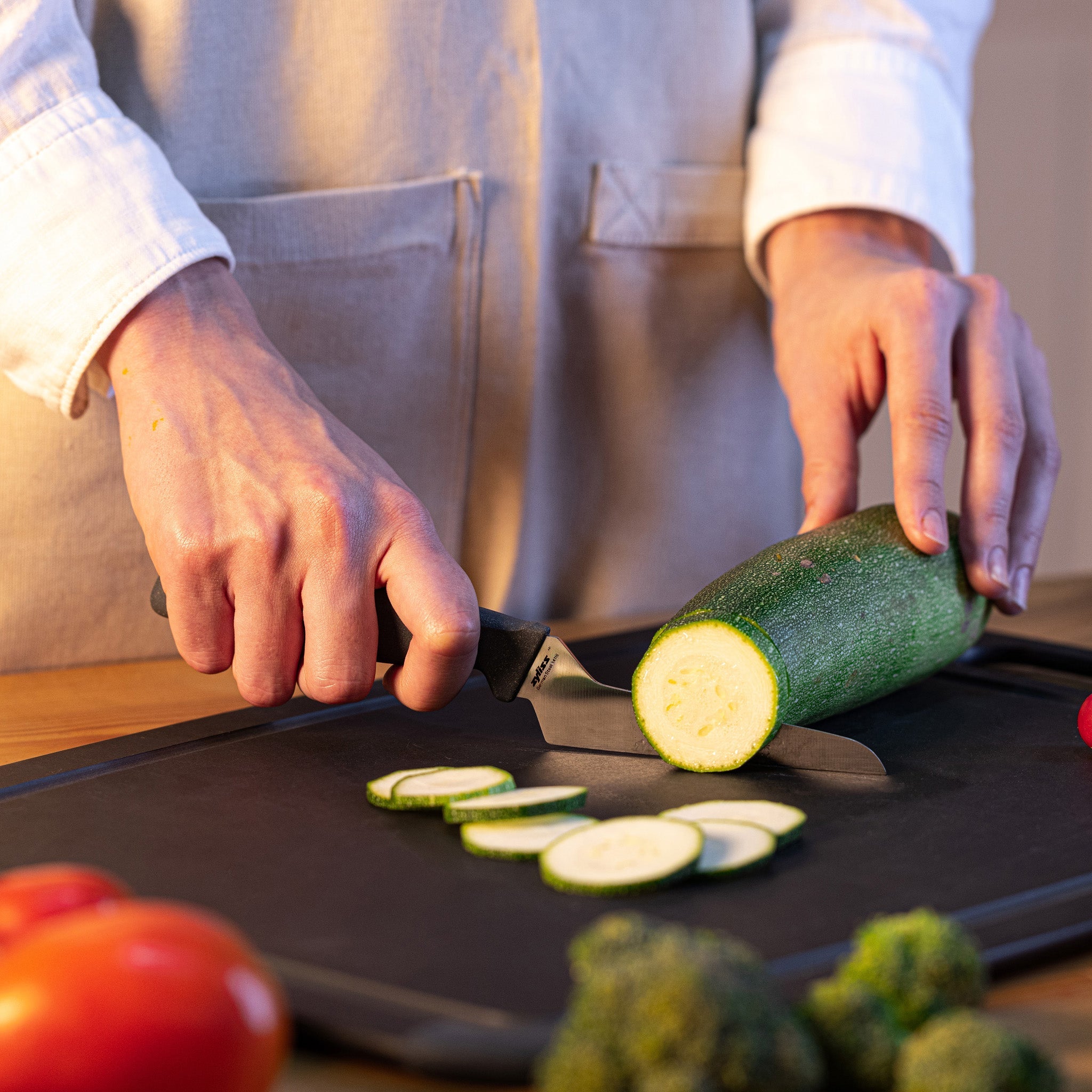 Zyliss 4-Inch Offset Knife - Ergonomic Kitchen Utility Knife for Precise Cutting & Peeling - Perfect for Fruits, Vegetables & Small Kitchen Tasks